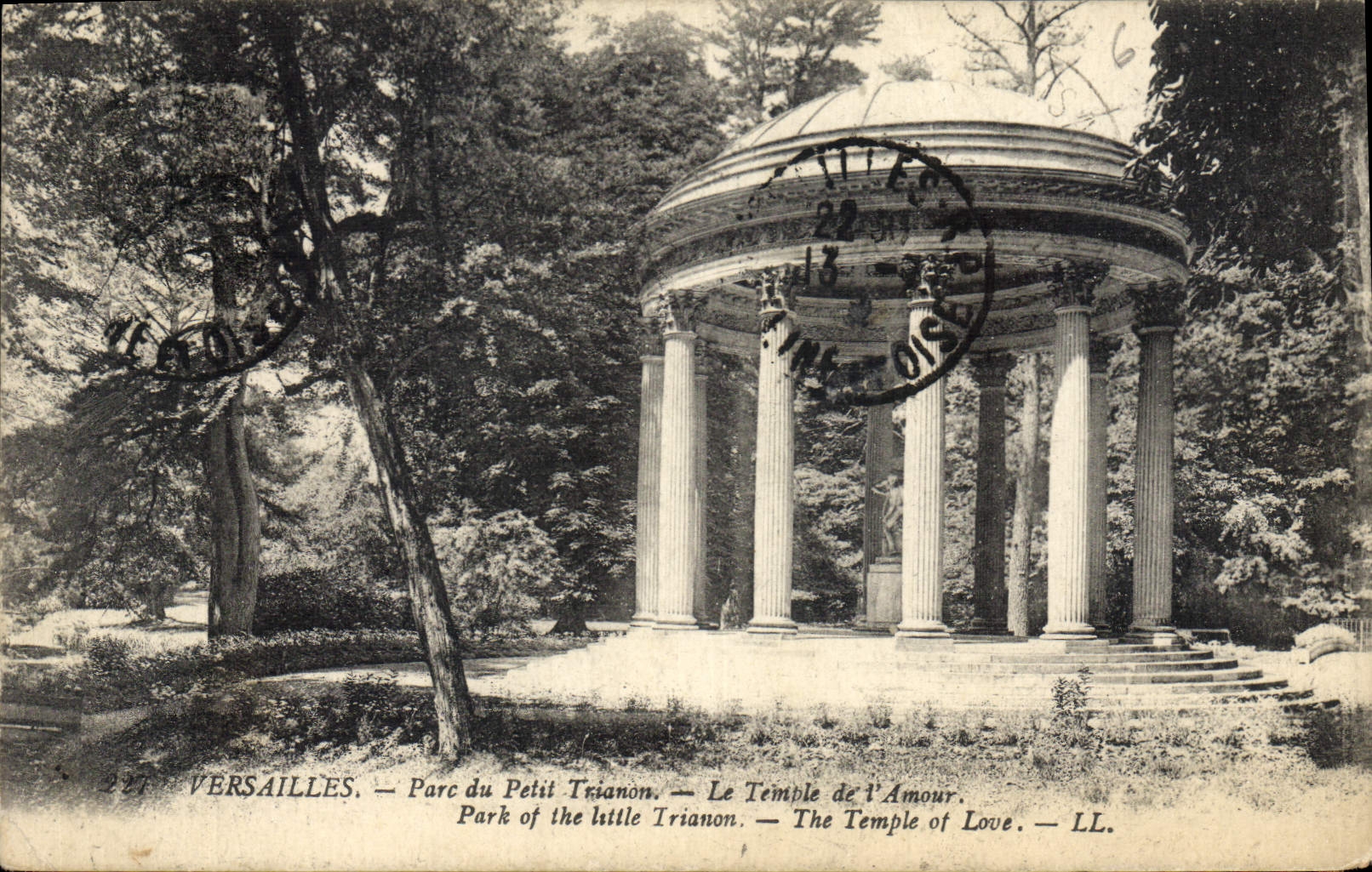CPA Versailles Parc du Petit Trianon le Temple de l'Amour 