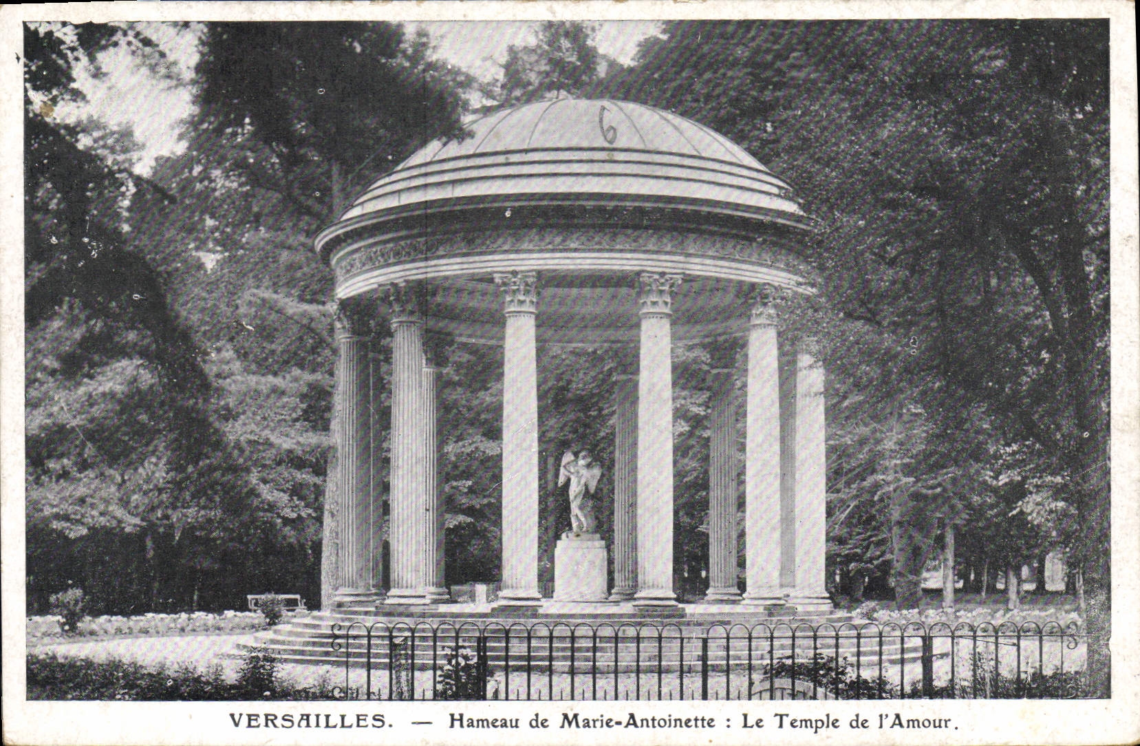 CPA Versailles Hameau de Marie Antoinette le Temple de l'Amour