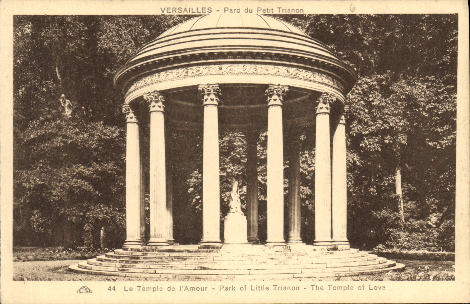 CPA Versailles Parc du Petit Trianon le Temple de l'Amour 