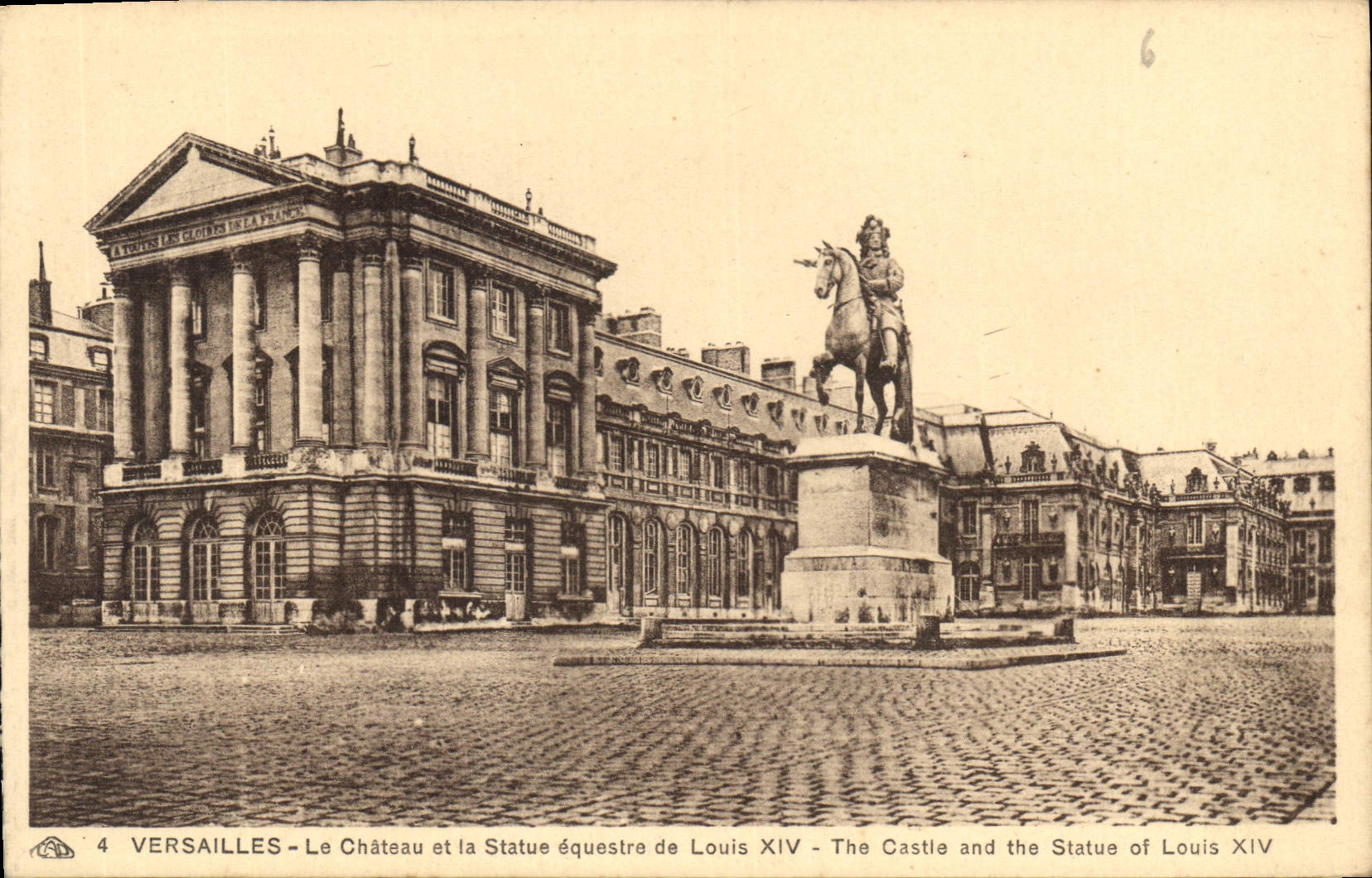 CPA Versailles le Chateau et la Statue equestre de Louis XIV 