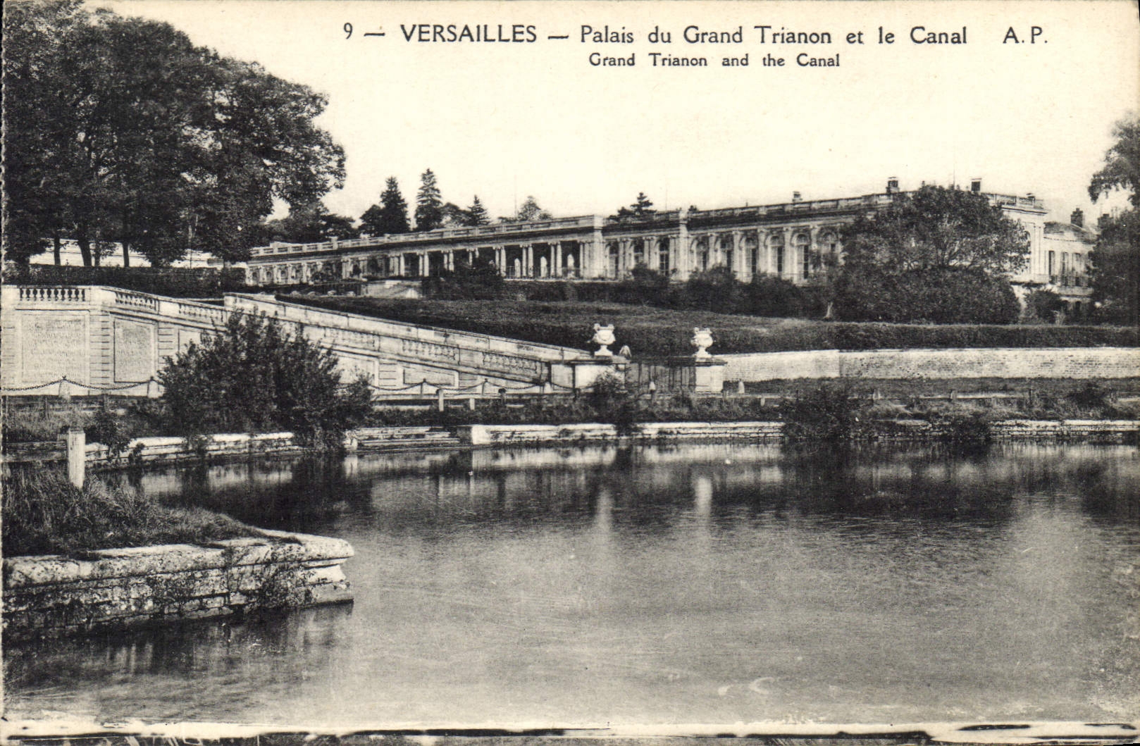 CPA Versailles Palais du Grand trianon et le Canal 