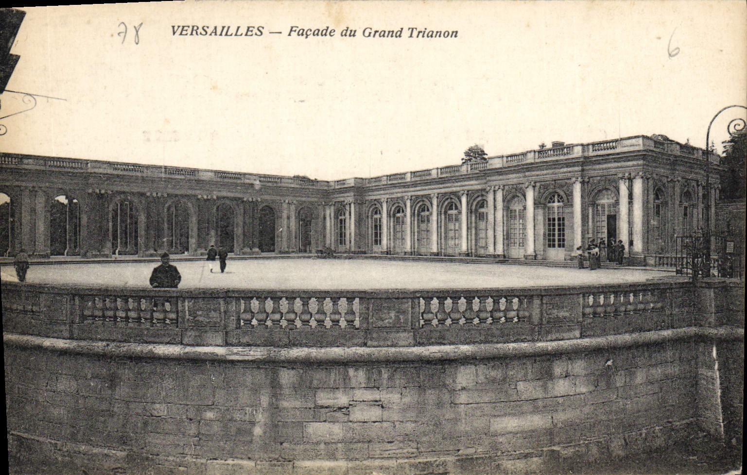 CPA Versailles Facade du Grand Trianon 