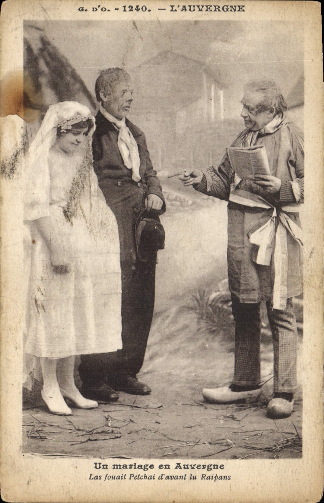 CPA L'Auvergne un Mariage en Auvergne Folklore
