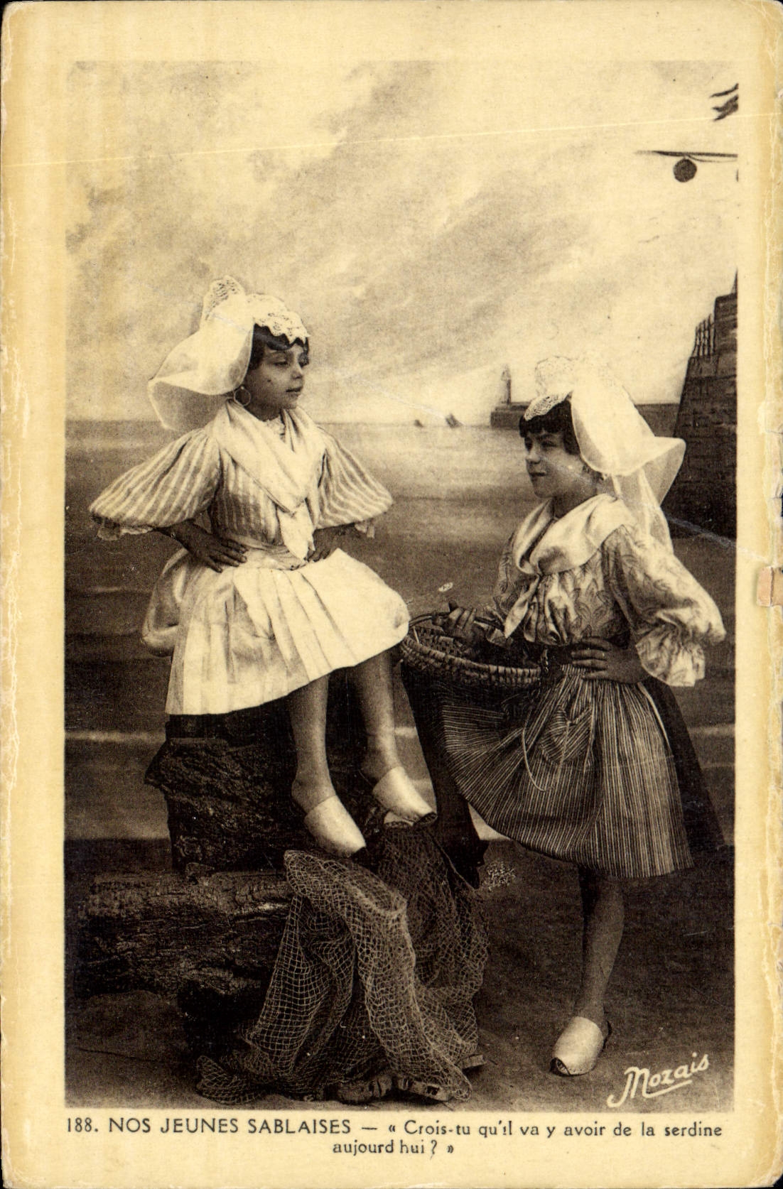 CPA Nos Jeunes sablaises Folklore