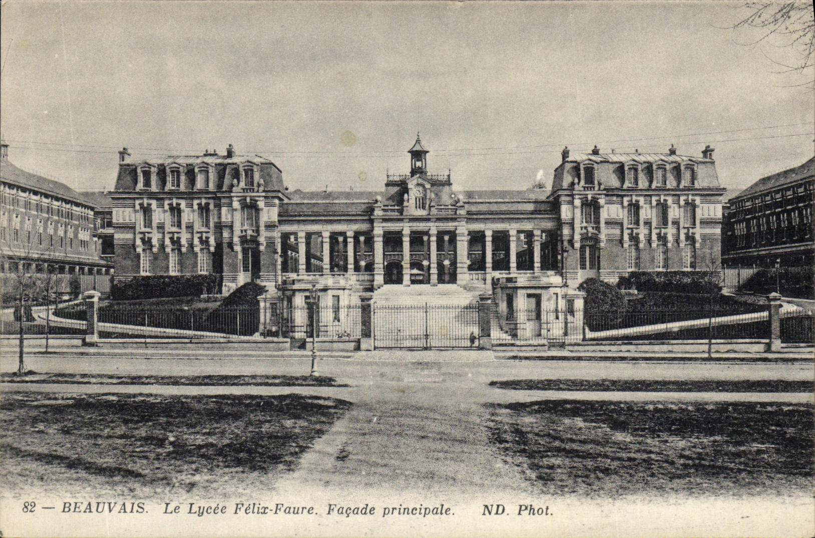 CPA Beauvais le Lycee Felix Faure Facade principale