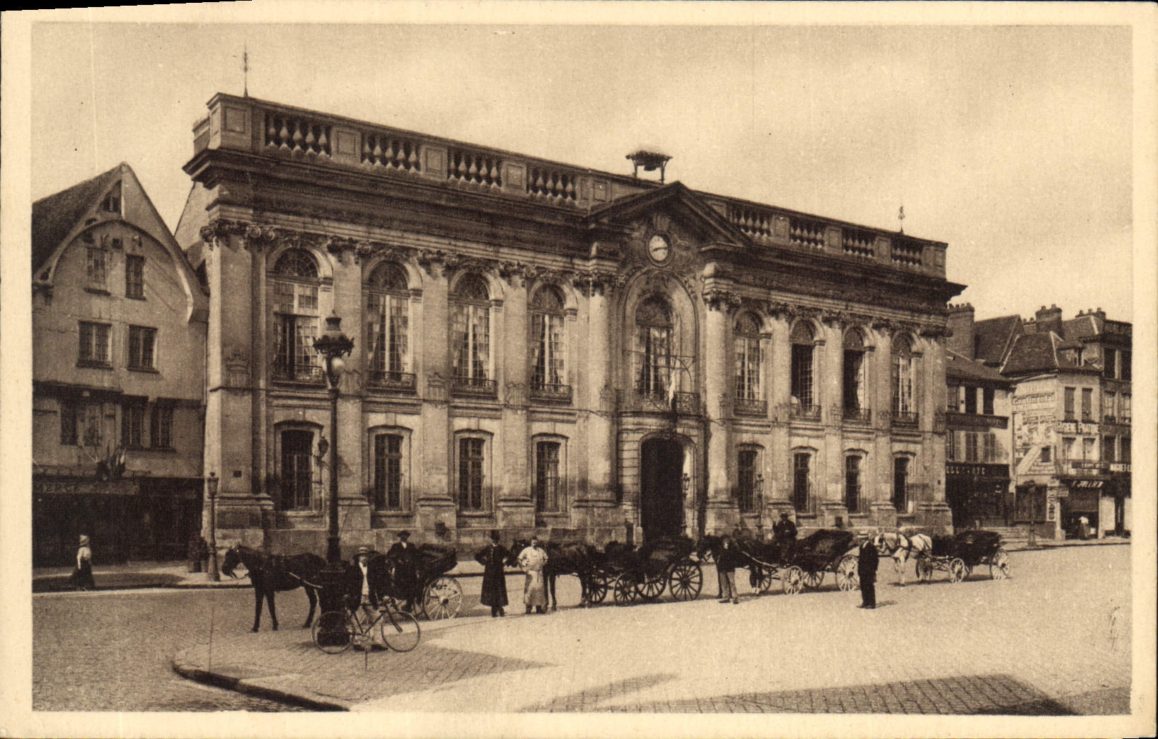 CPA Beauvais L'Hotel de Ville 