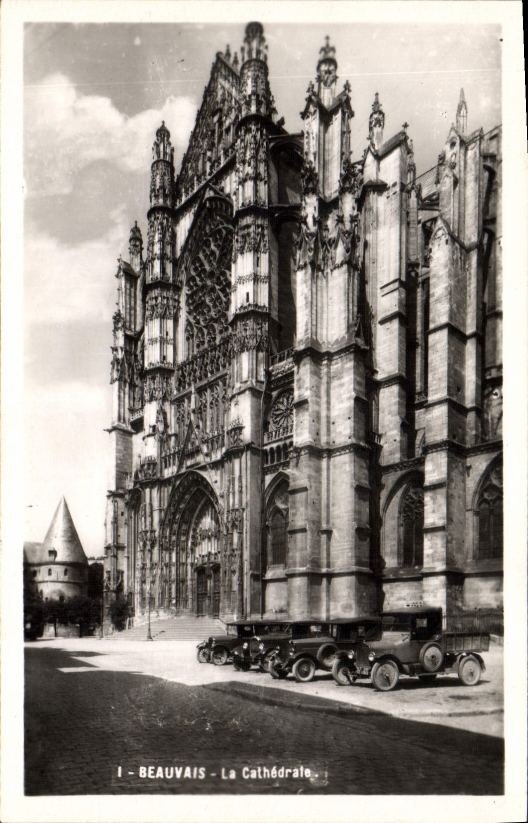 CPA Beauvais la Cathedrale Automobile