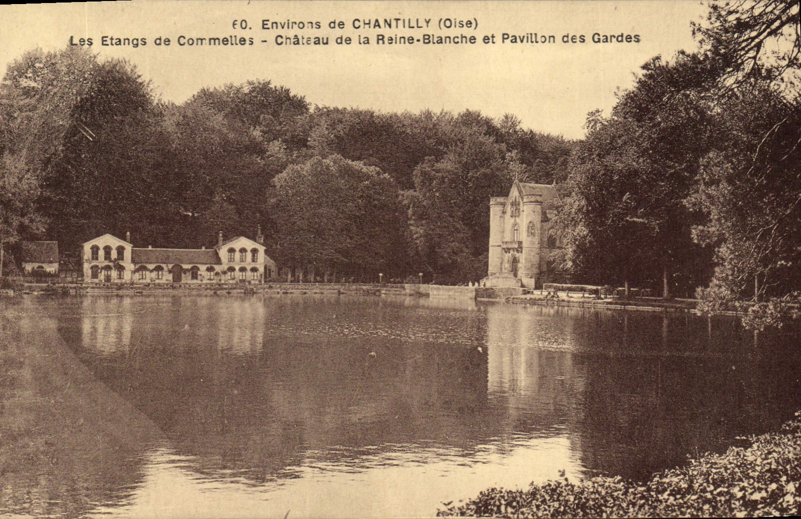 CPA Environs de Chantilly Oise les Etangs de Commelles Chateau de la Reine Blanche et Pavillon des G