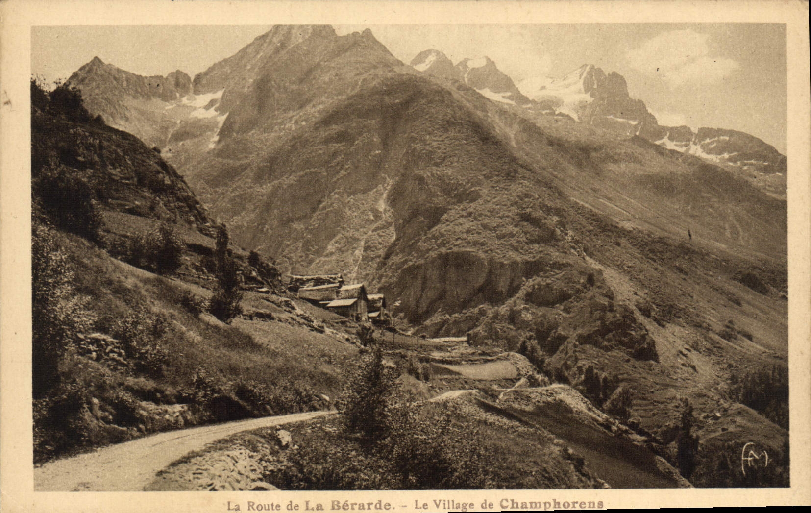 CPA La route de la Berarde le Village de Champhorens