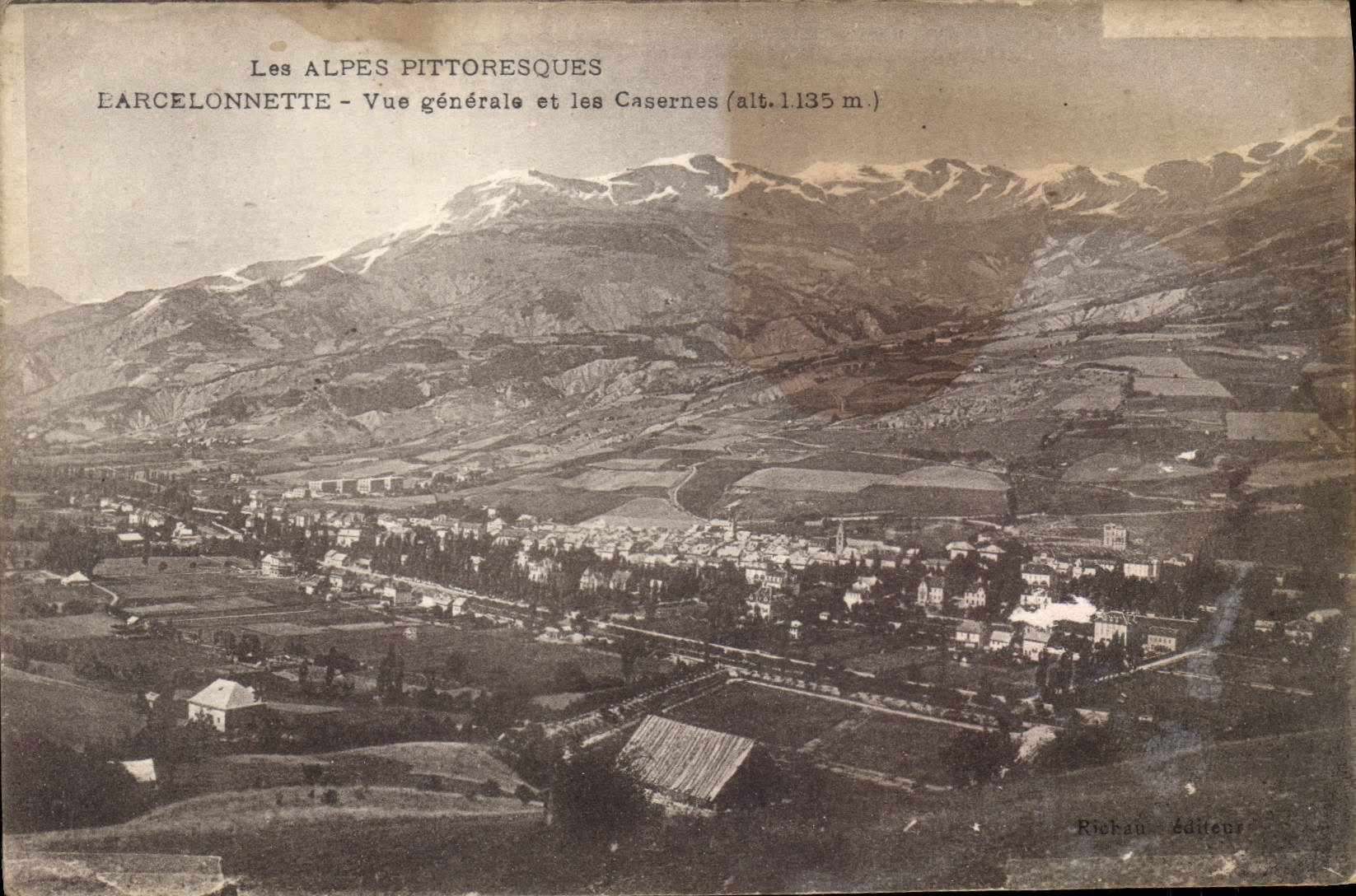 CPA Les Alpes Pittoresque Bargelonnette vue generale et les Casernes