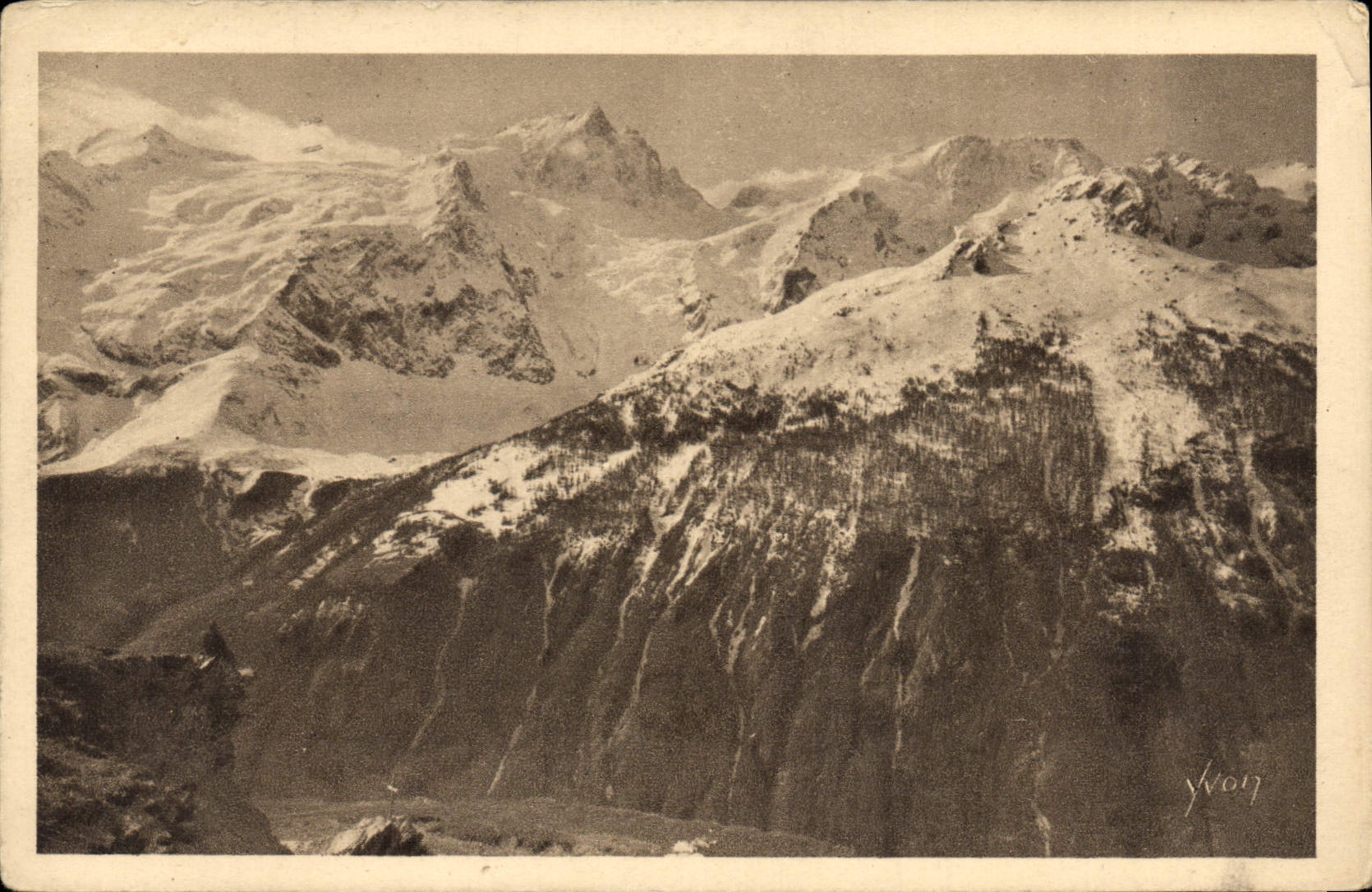 CPA La Douce France Les Alpes Le Massif du Pelvoux et les derniers prolongements des Grandes Routes