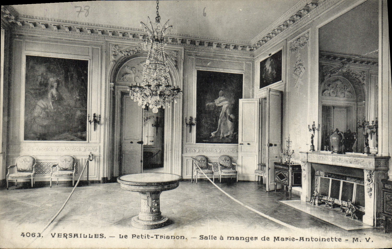 CPA Versailles Le Petit Trianon Salle a manger de Marie Antoinette 