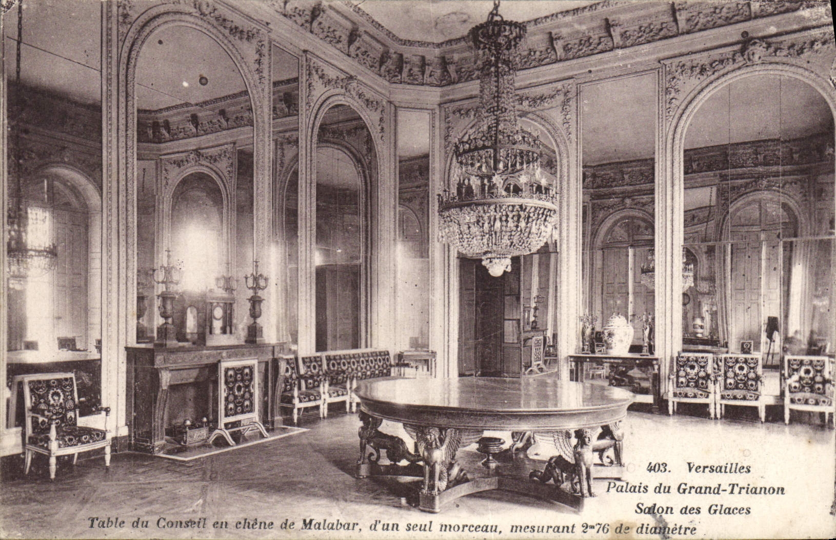 CPA Versailles Palais du Grand Trianon Salon des Glaces Table du Conseil en chene de Malabar seul mo