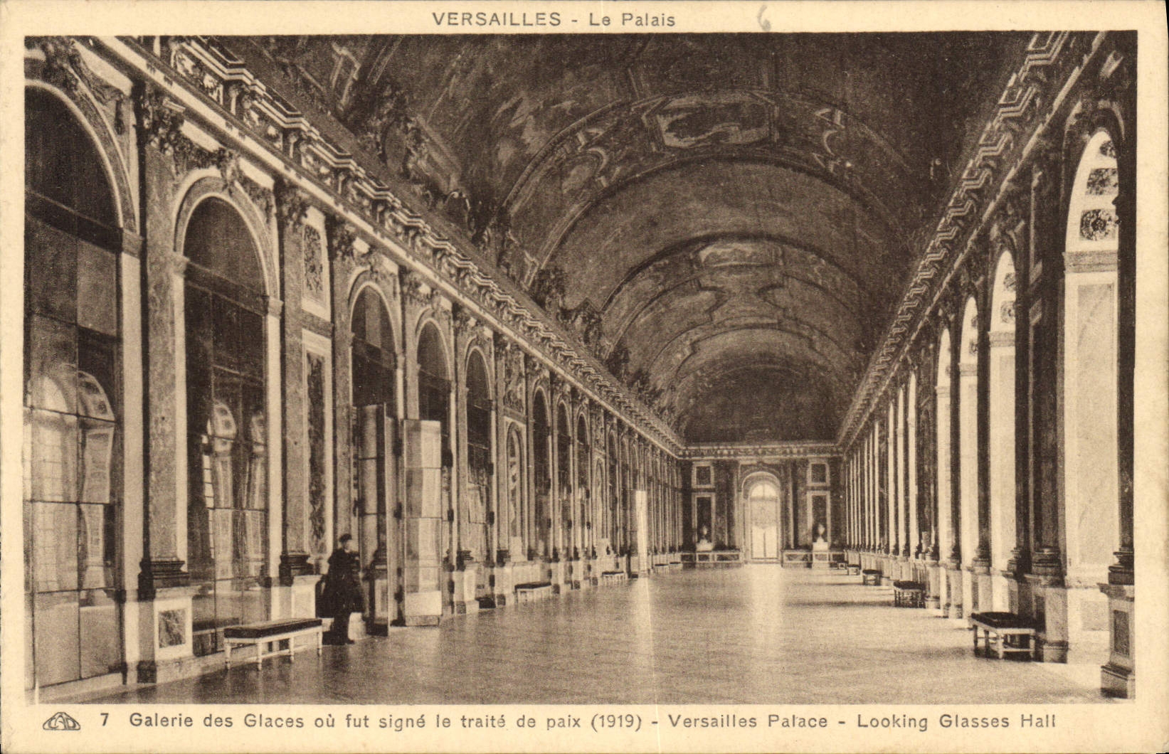 CPA Versailles Le Palais Galerie des Glaces ou fut signe le traite de paix 
