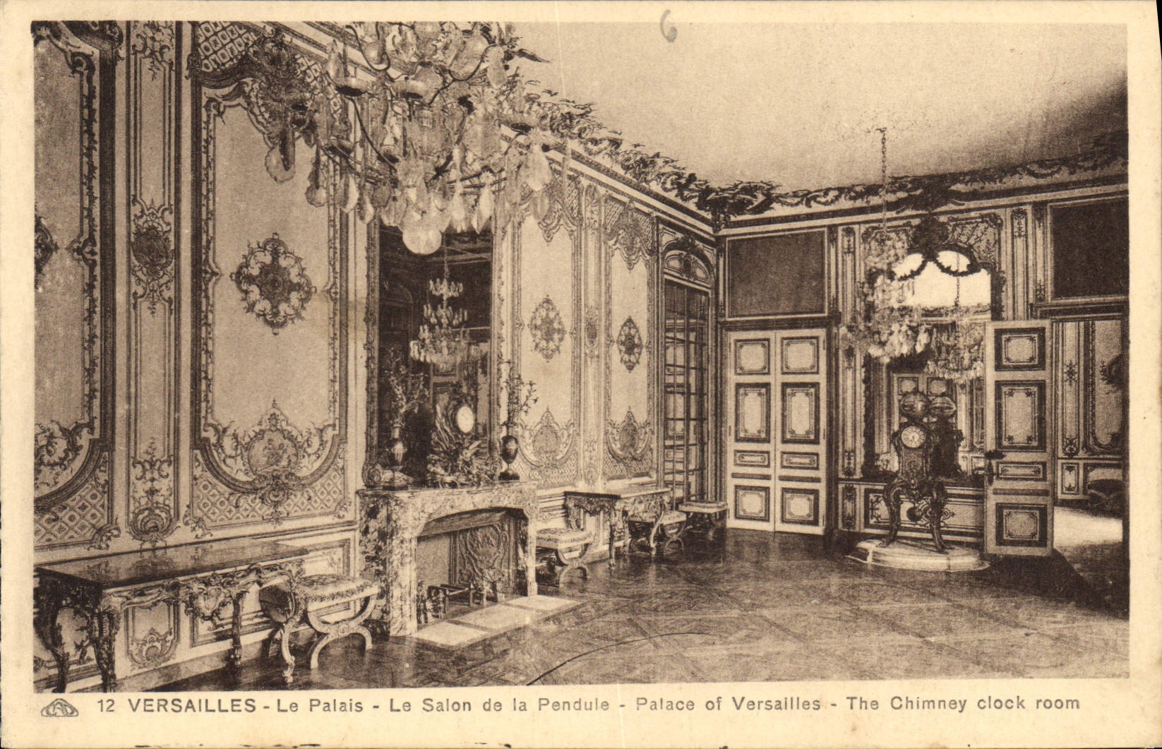 CPA Versailles Le Palais Le Salon de la Pendule 