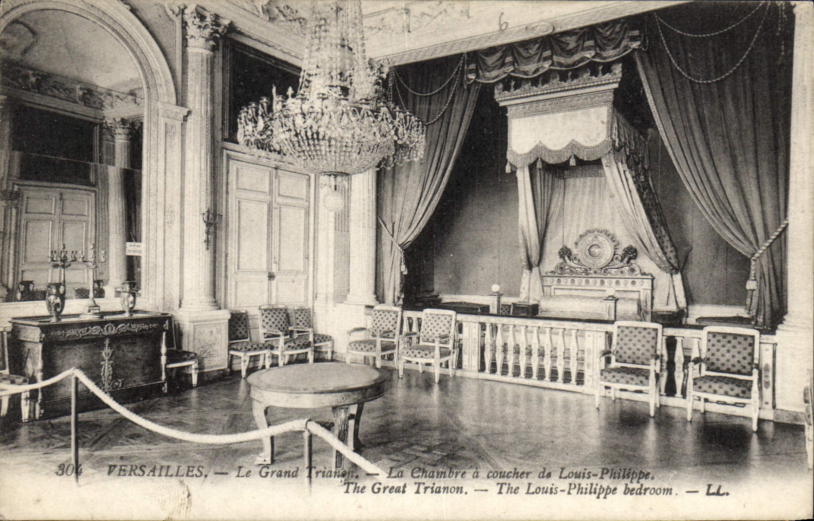 CPA Versailles Le Grand Trianon Le Chambre a coucher de Louis Philippe 