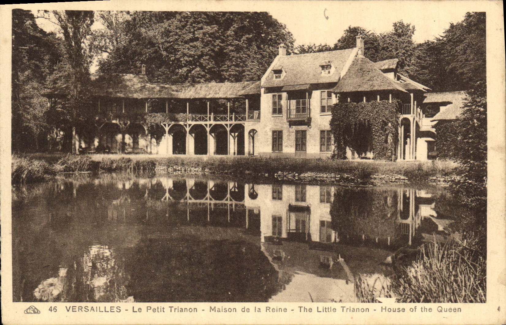 CPA Versailles Le Petit Trianon Maison de la Reine 