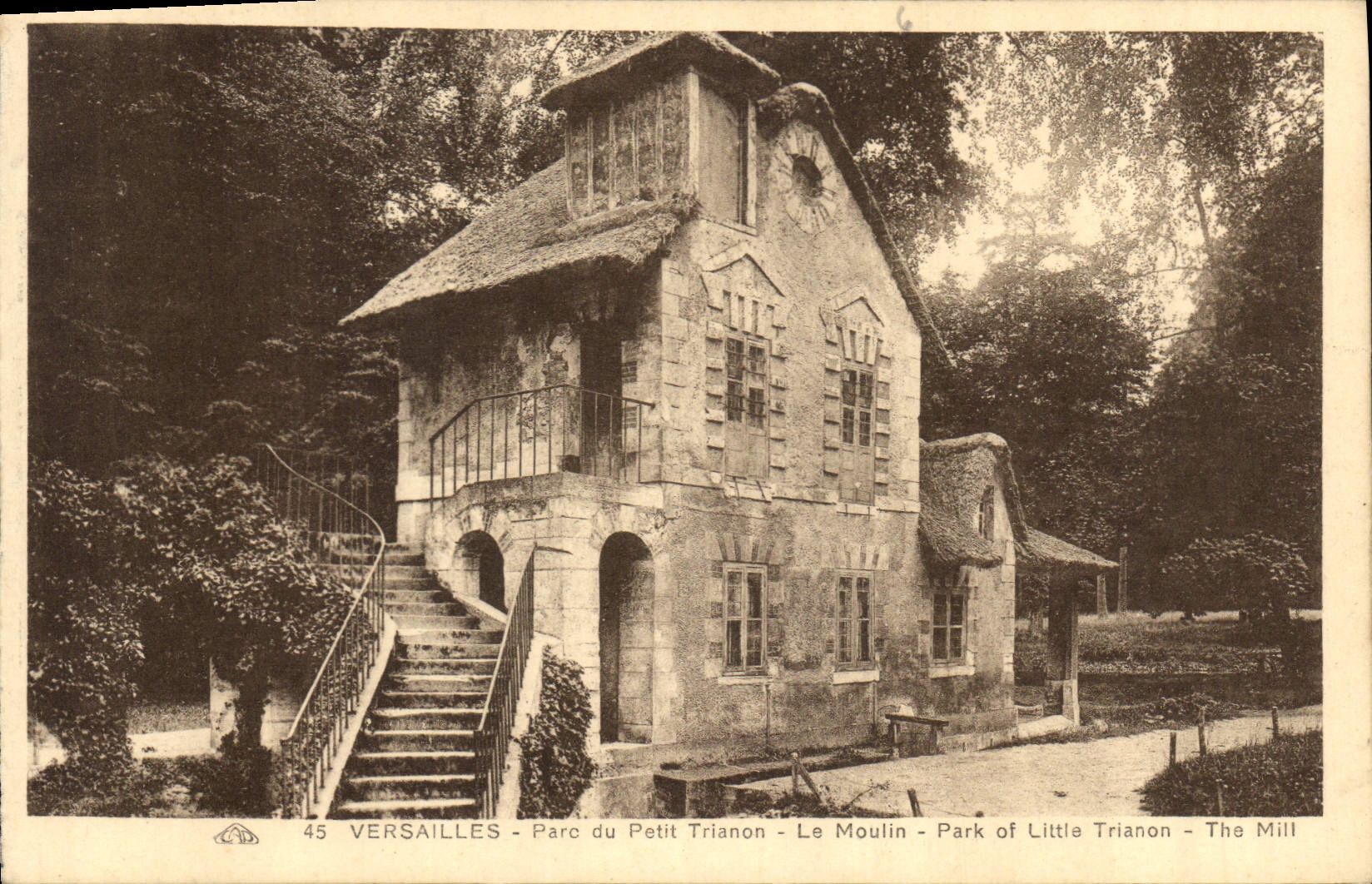 CPA Versailles Parc du Petit Trianon le Moulin