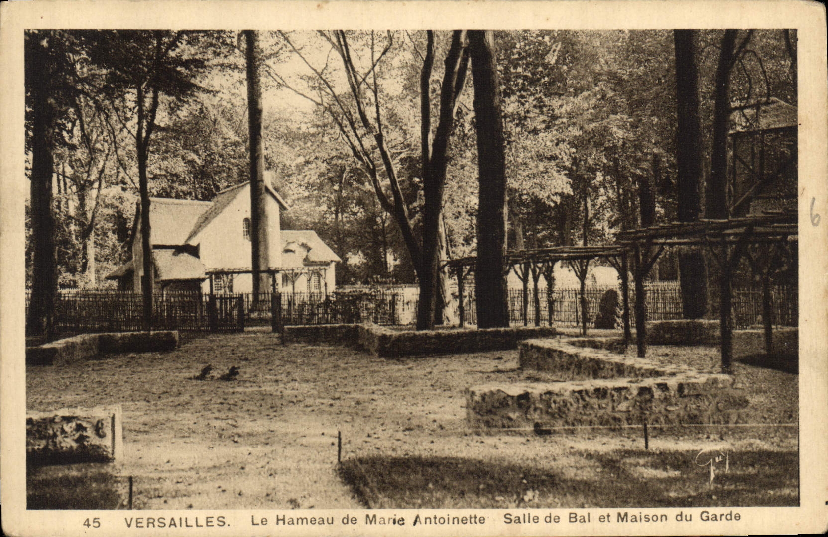 CPA Versailles Le Hameau de Marie Antoinette Salle de Bal et Maison du Garde 