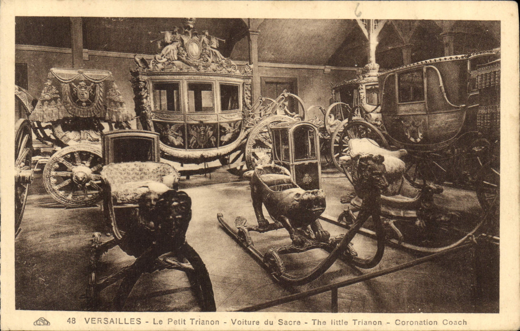 CPA Versailles Les Petit Trianon Voiture du Sacre 