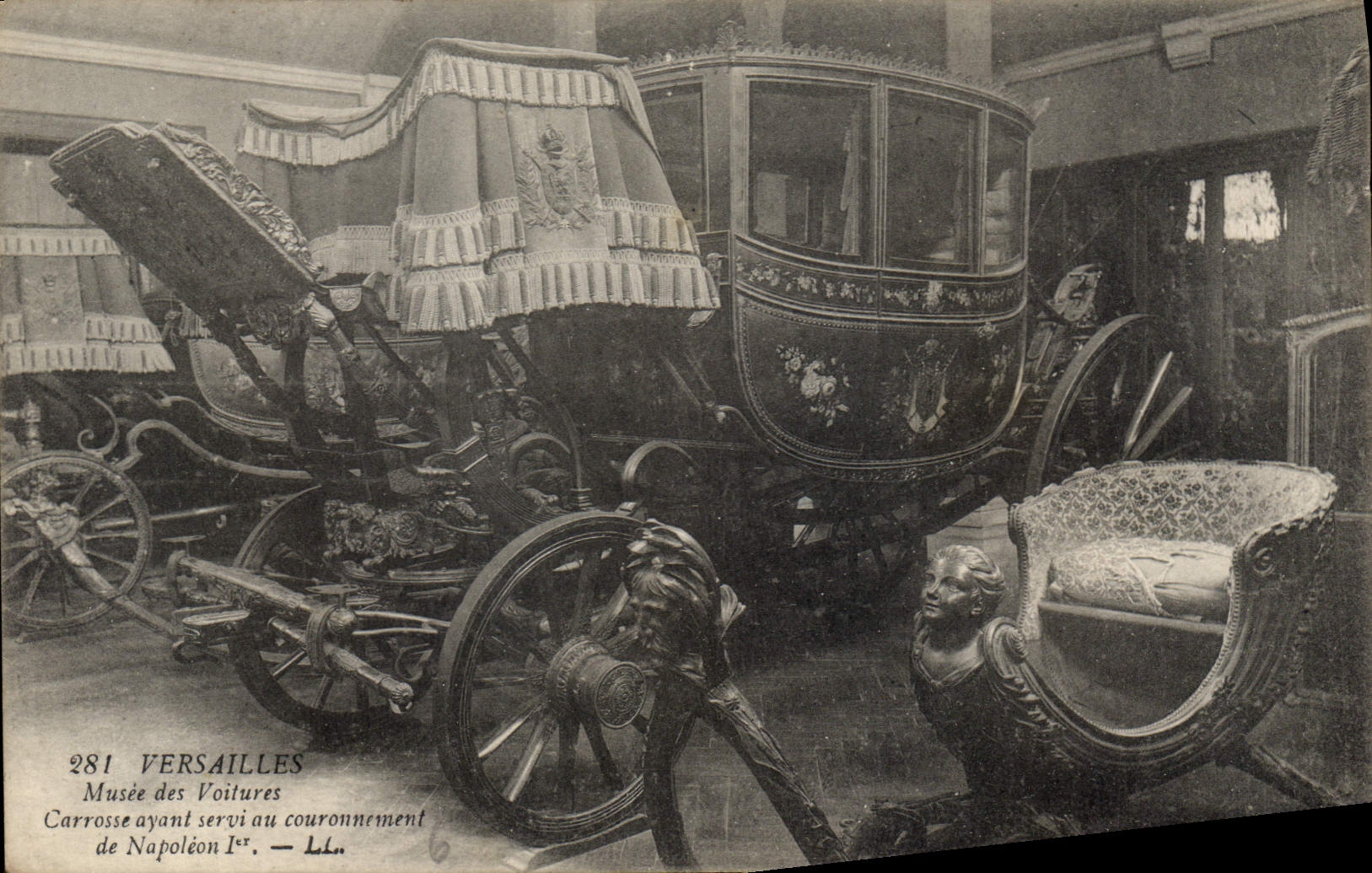 CPA Versailles Musee des Voitures Carrosse ayant au couronnement de Napoleon Ier 