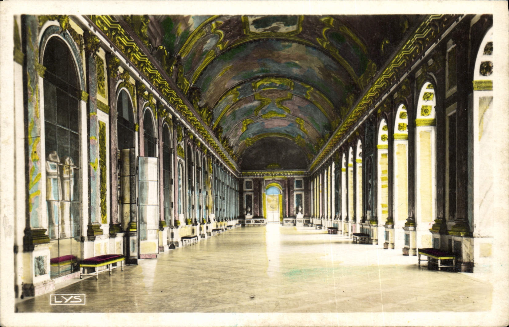 CPA Versailles Le Palais la Galerie des Glaces 