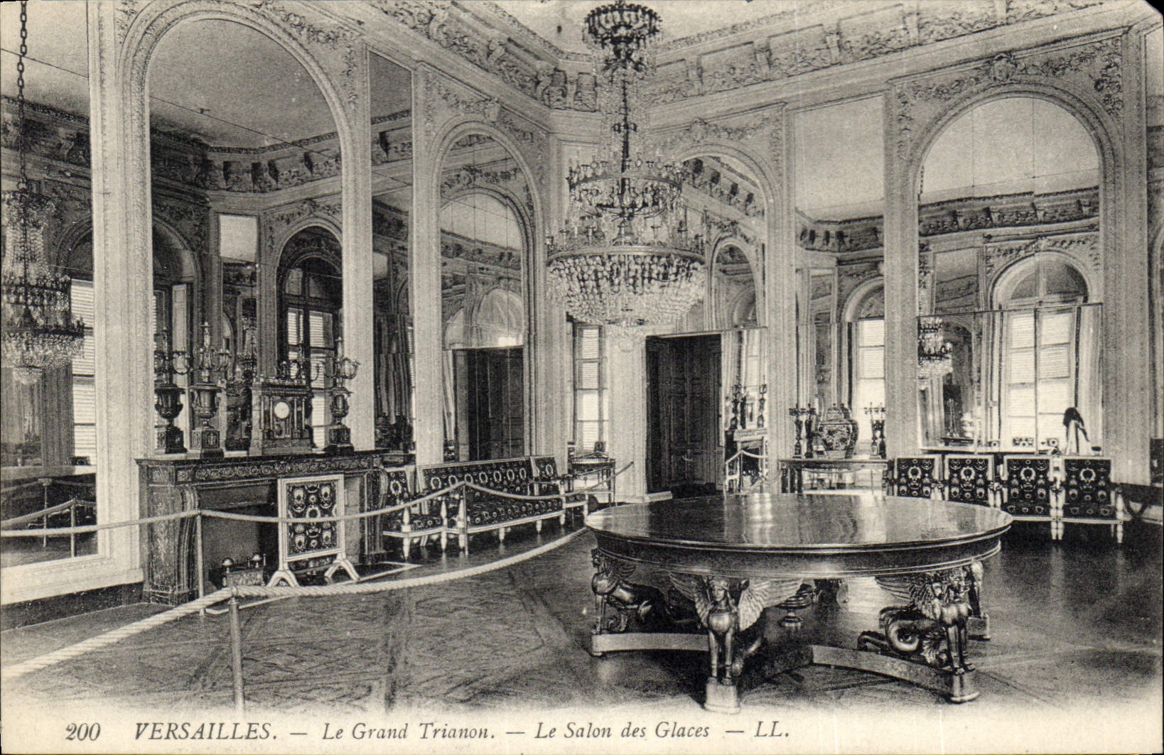 CPA Versailles Le Grand Trianon Le Salon des Glaces 