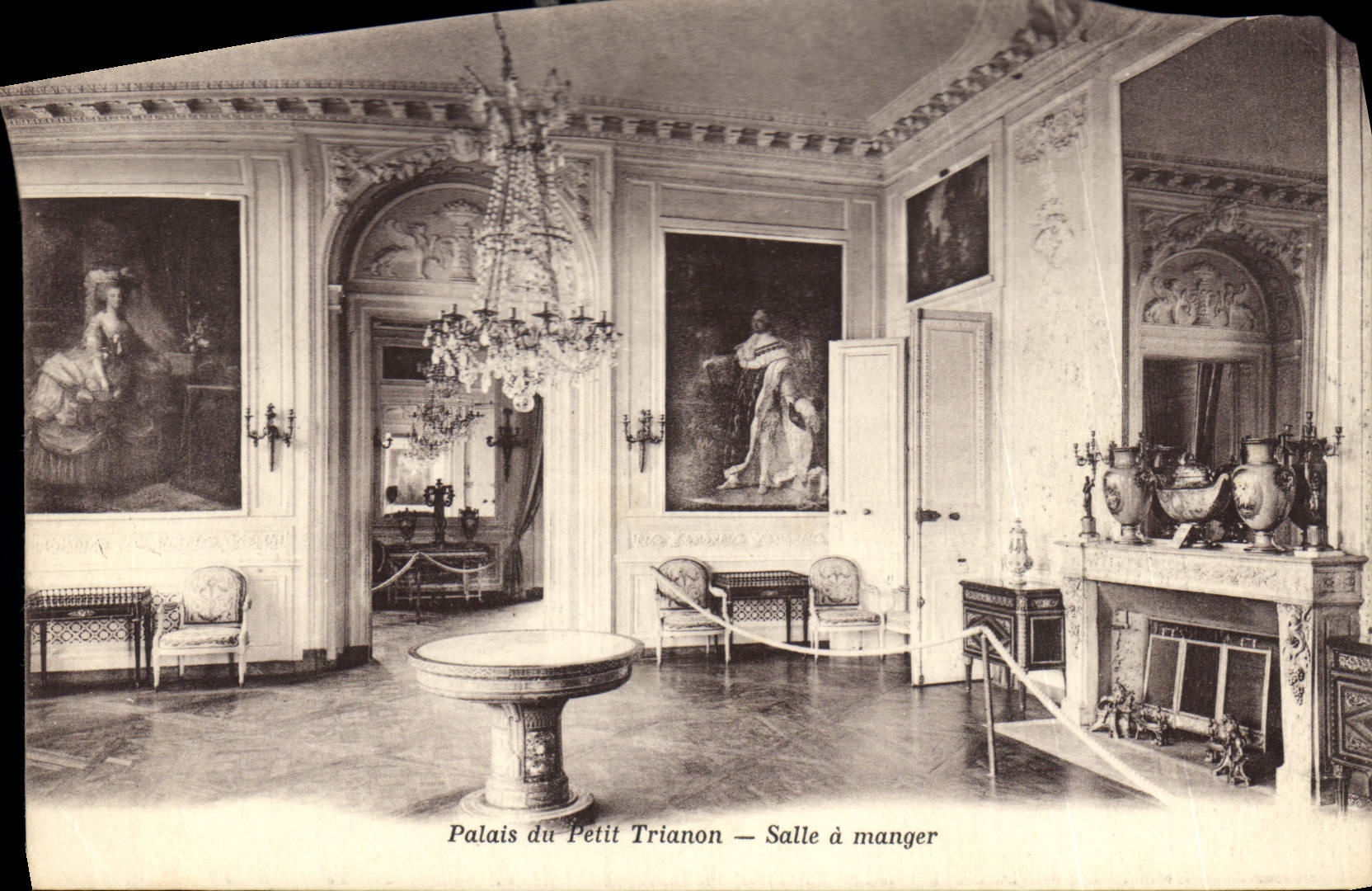 CPA Palais du Petit Trianon Salle a manger 