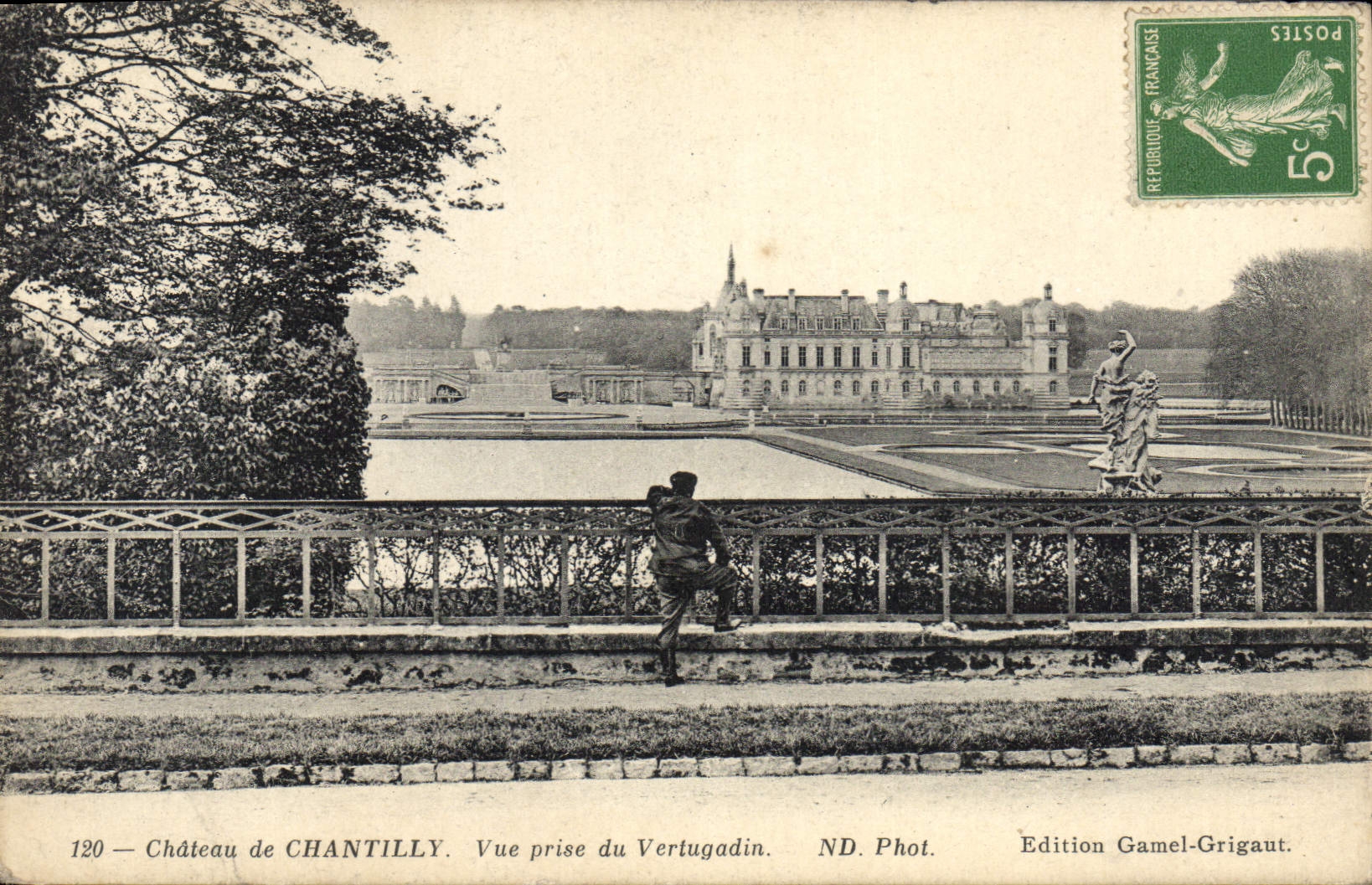 CPA Chateau de Chantilly vue prise du Vertugadin 