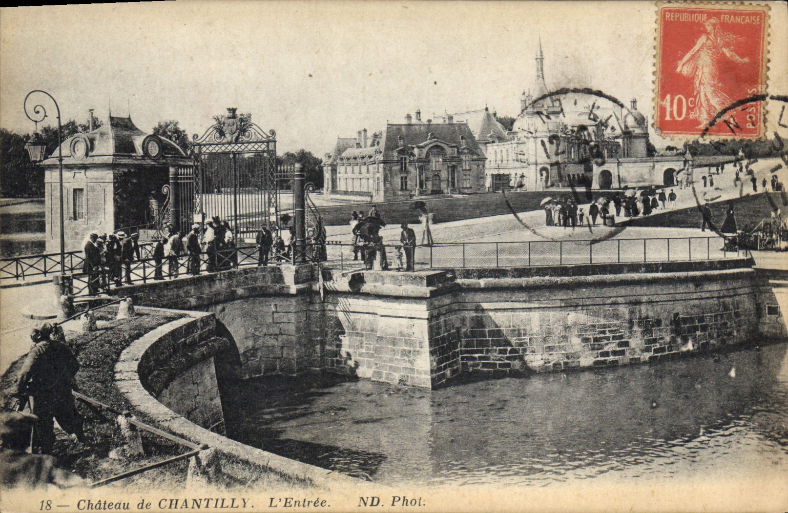 CPA Chateau de Chantilly L'Entree 