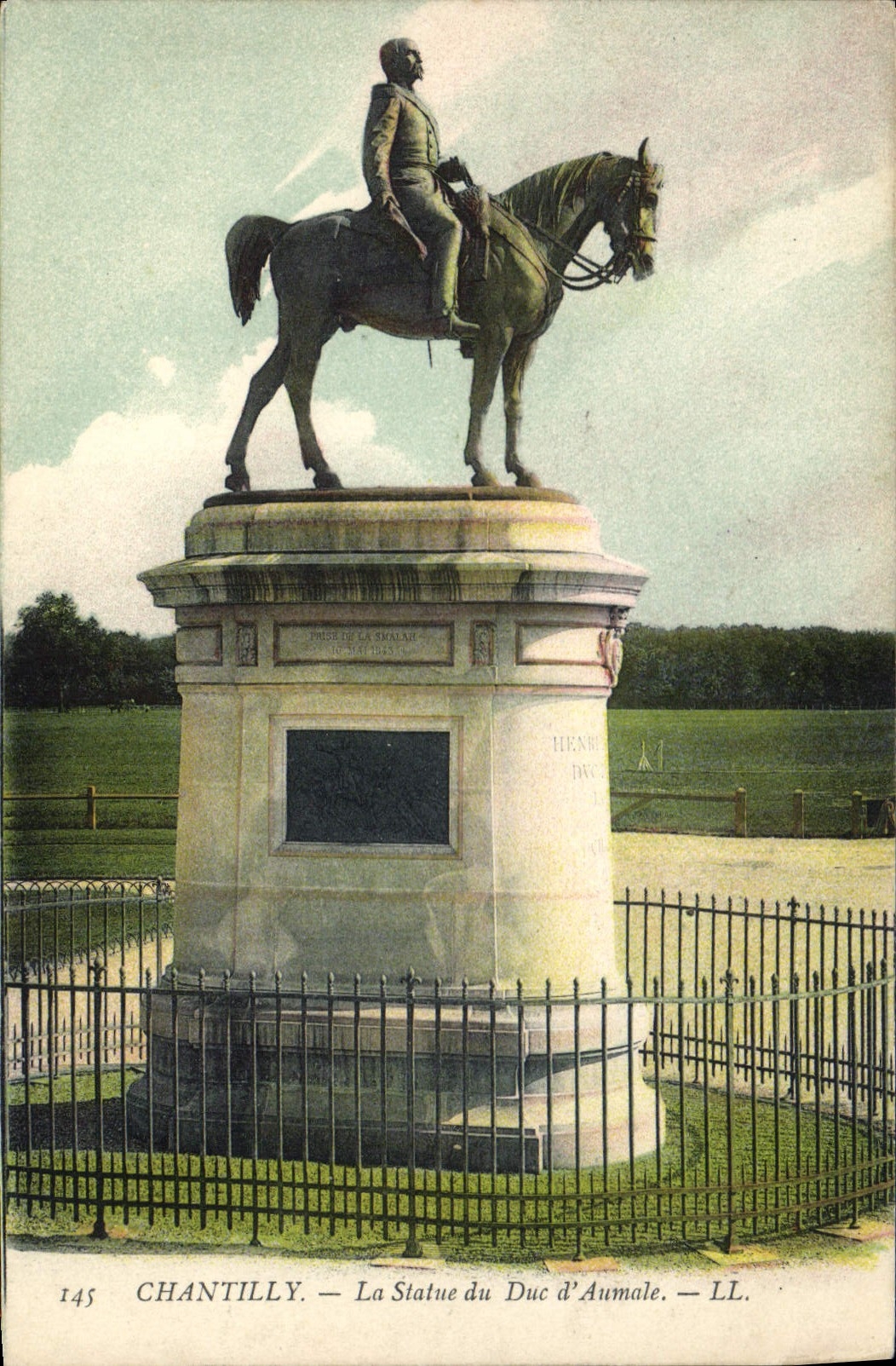 CPA Chantilly La Statue du Duc d'Aumale 