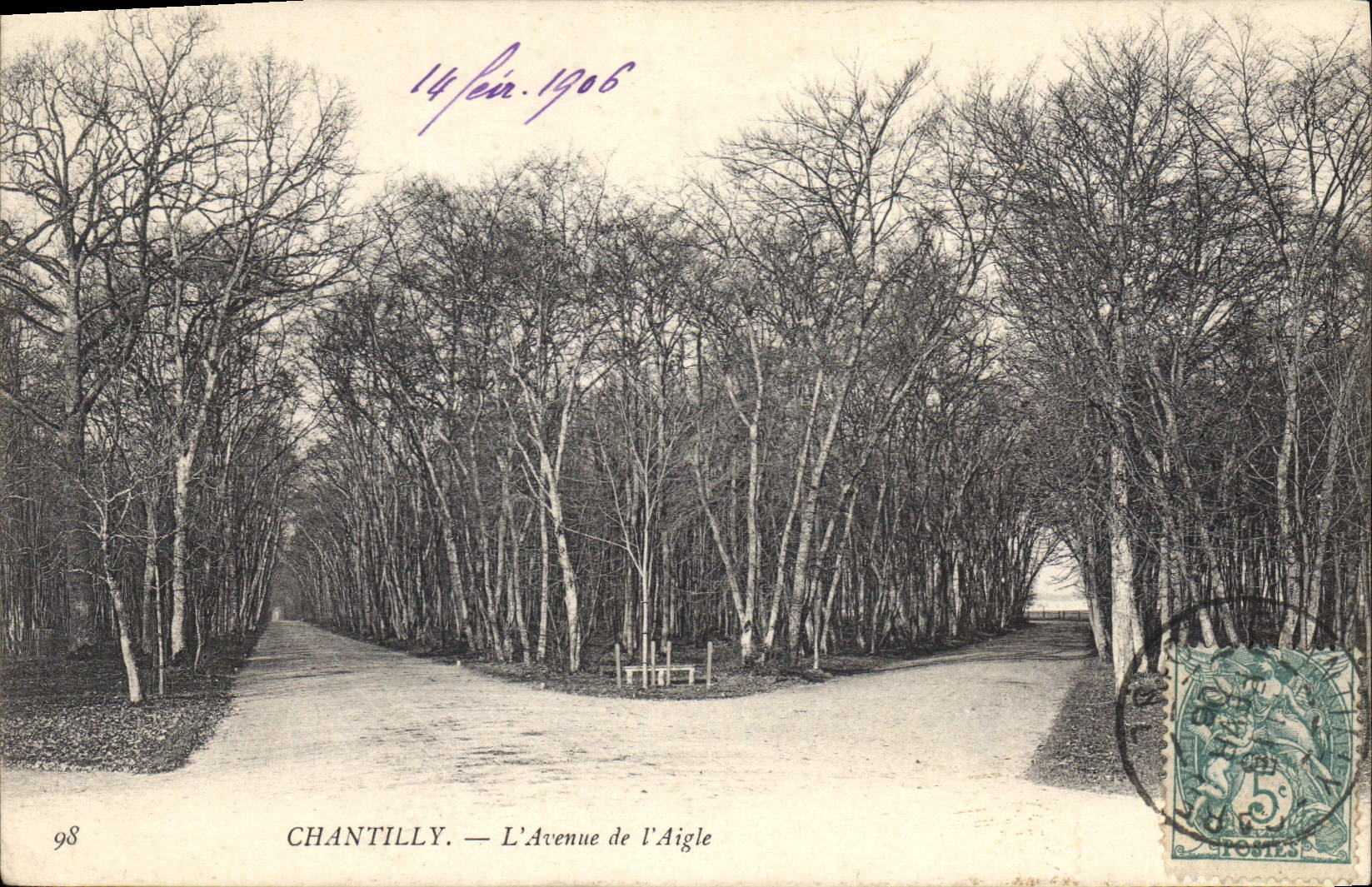 CPA Chantilly L'Avenue de l'Aigle 