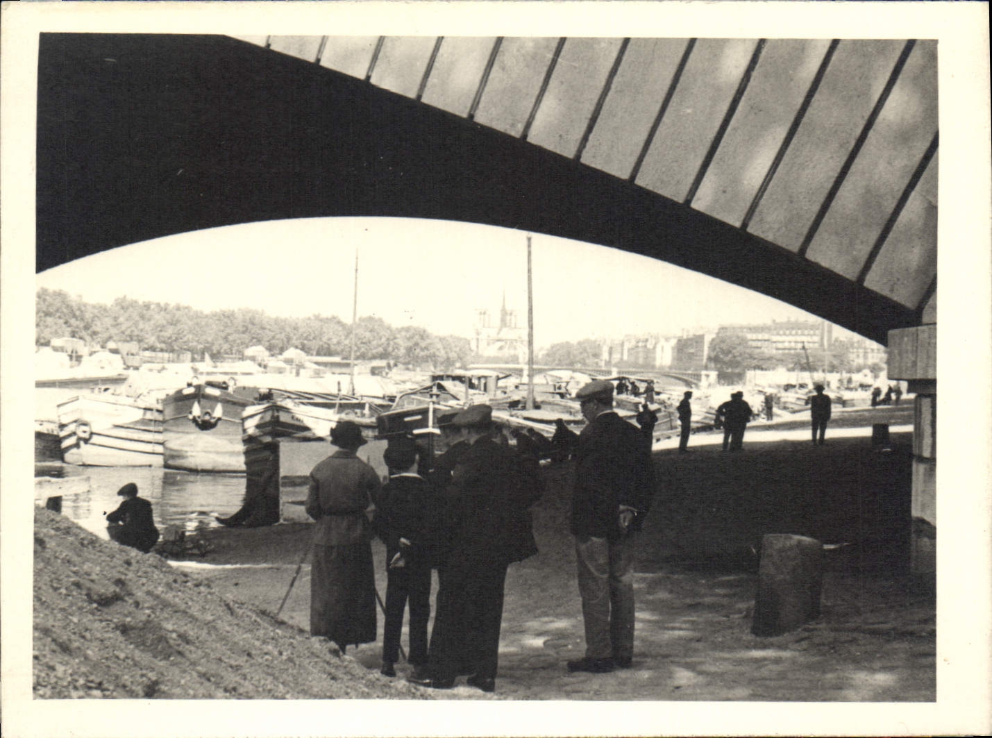 CPM Paris Peniches Bateaux