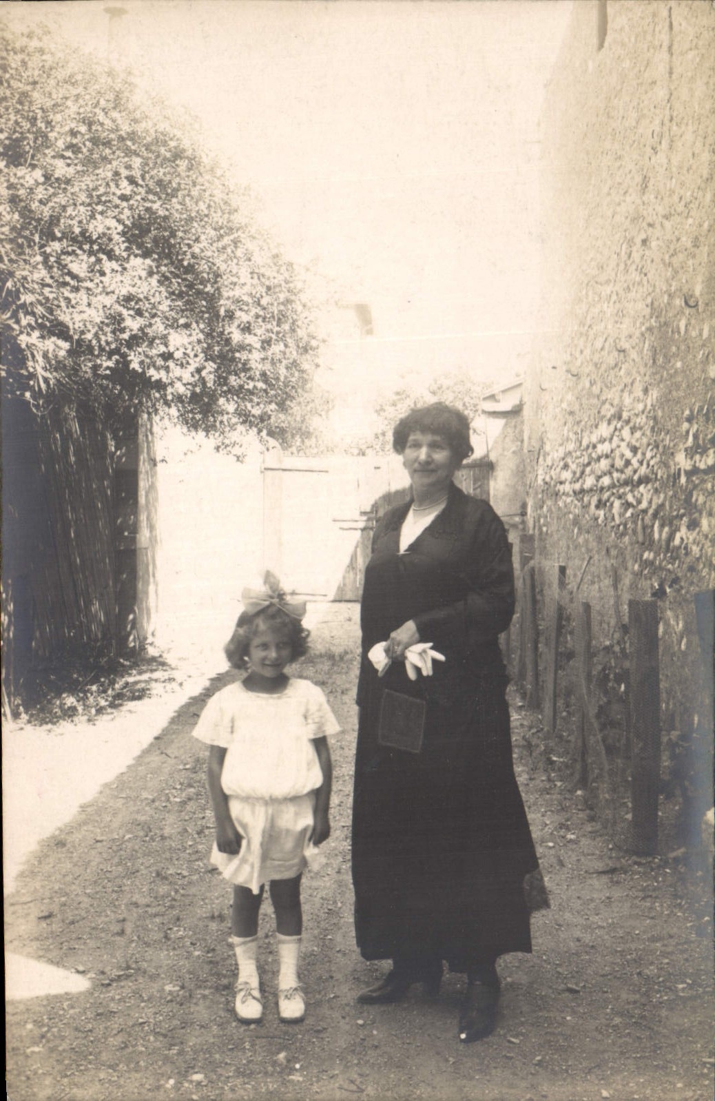 CARTE PHOTO Personnages Femme Enfant