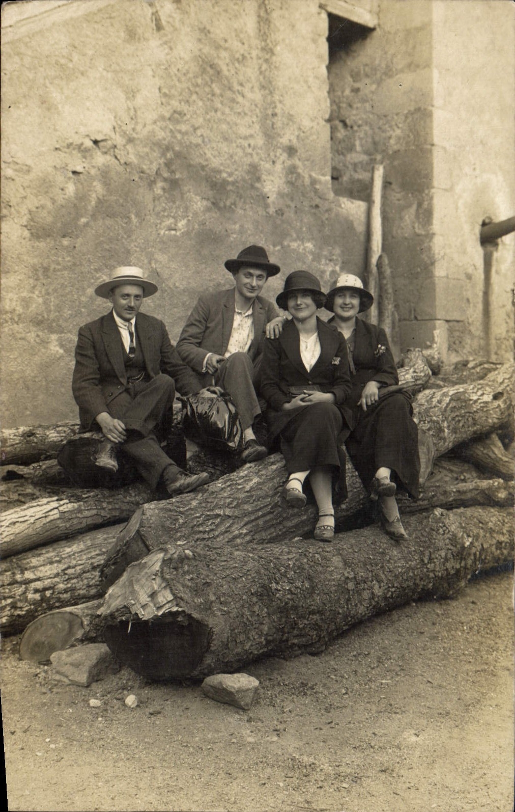 CARTE PHOTO Personnages