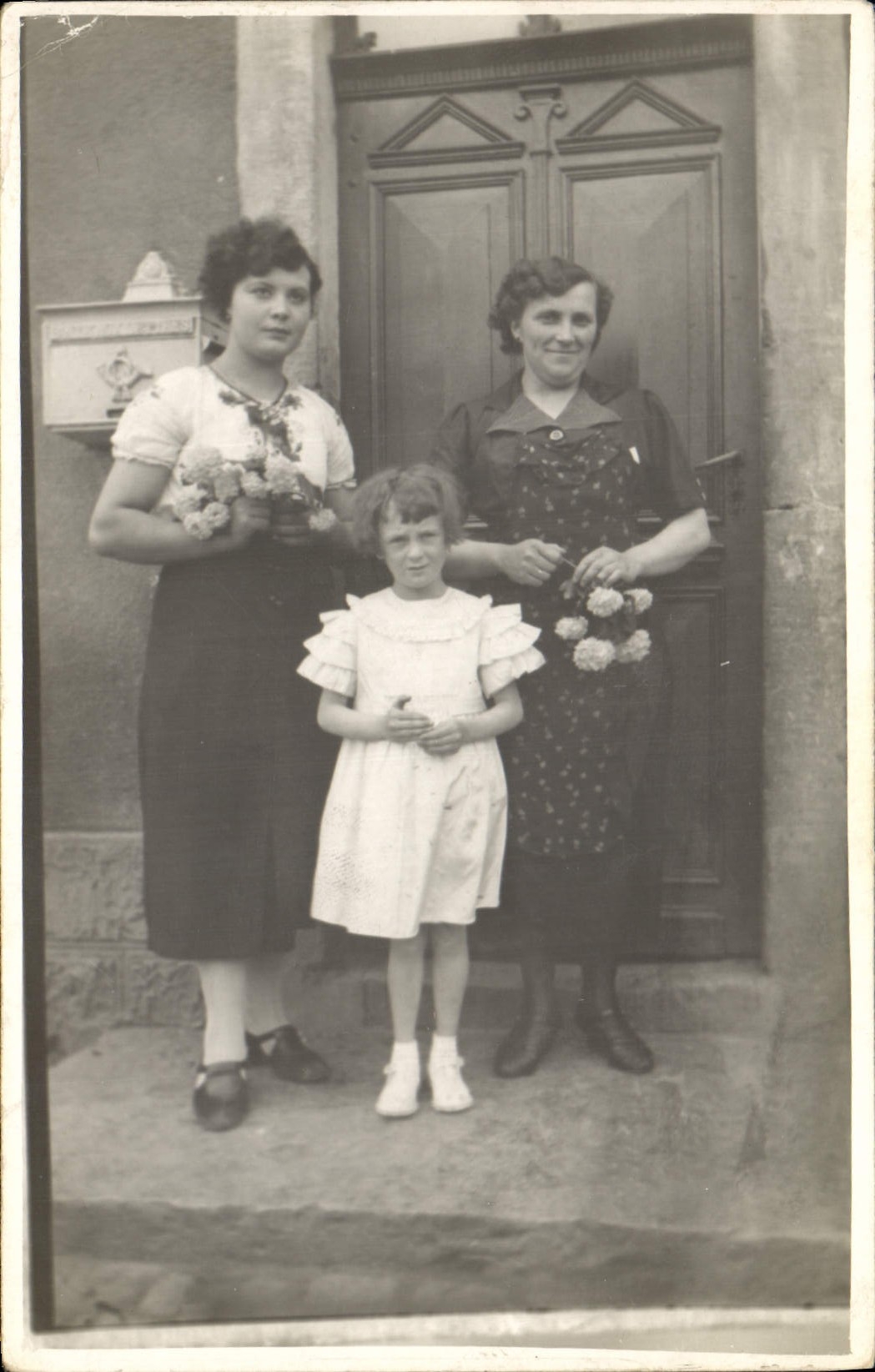 CARTE PHOTO Personnages Femmes Enfant