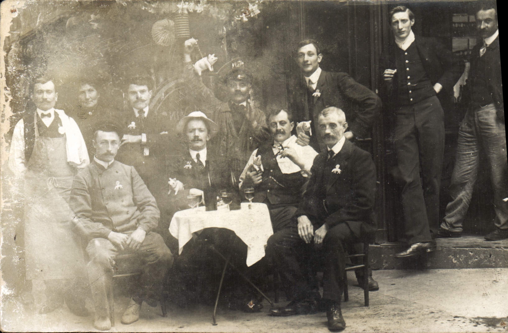 CARTE PHOTO Hommes au bistrot