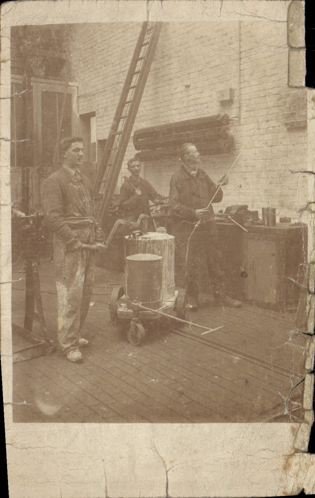 CARTE PHOTO Ouvriers