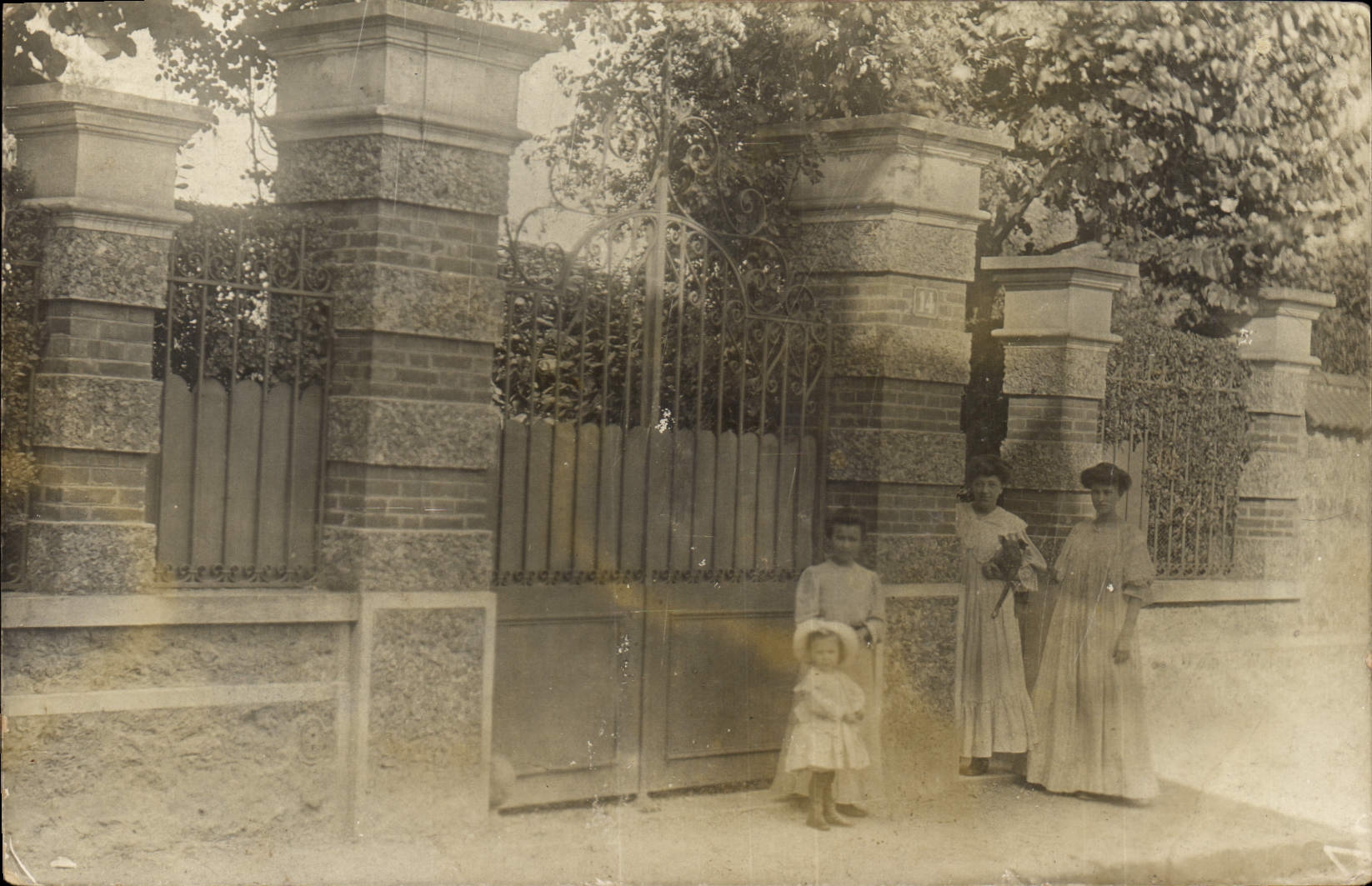 CARTE PHOTO Femmes Enfant