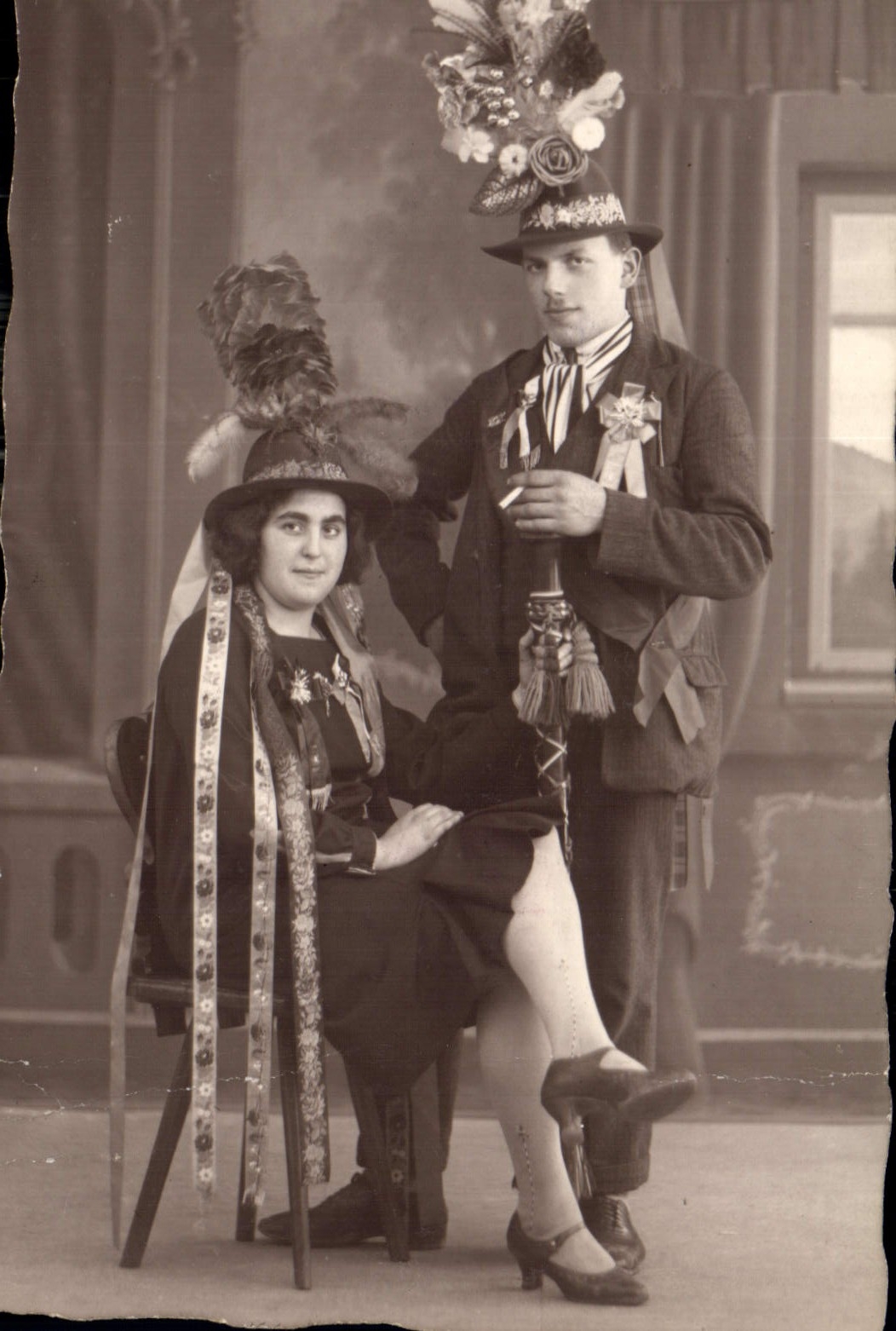 CARTE PHOTO Femme Folklore