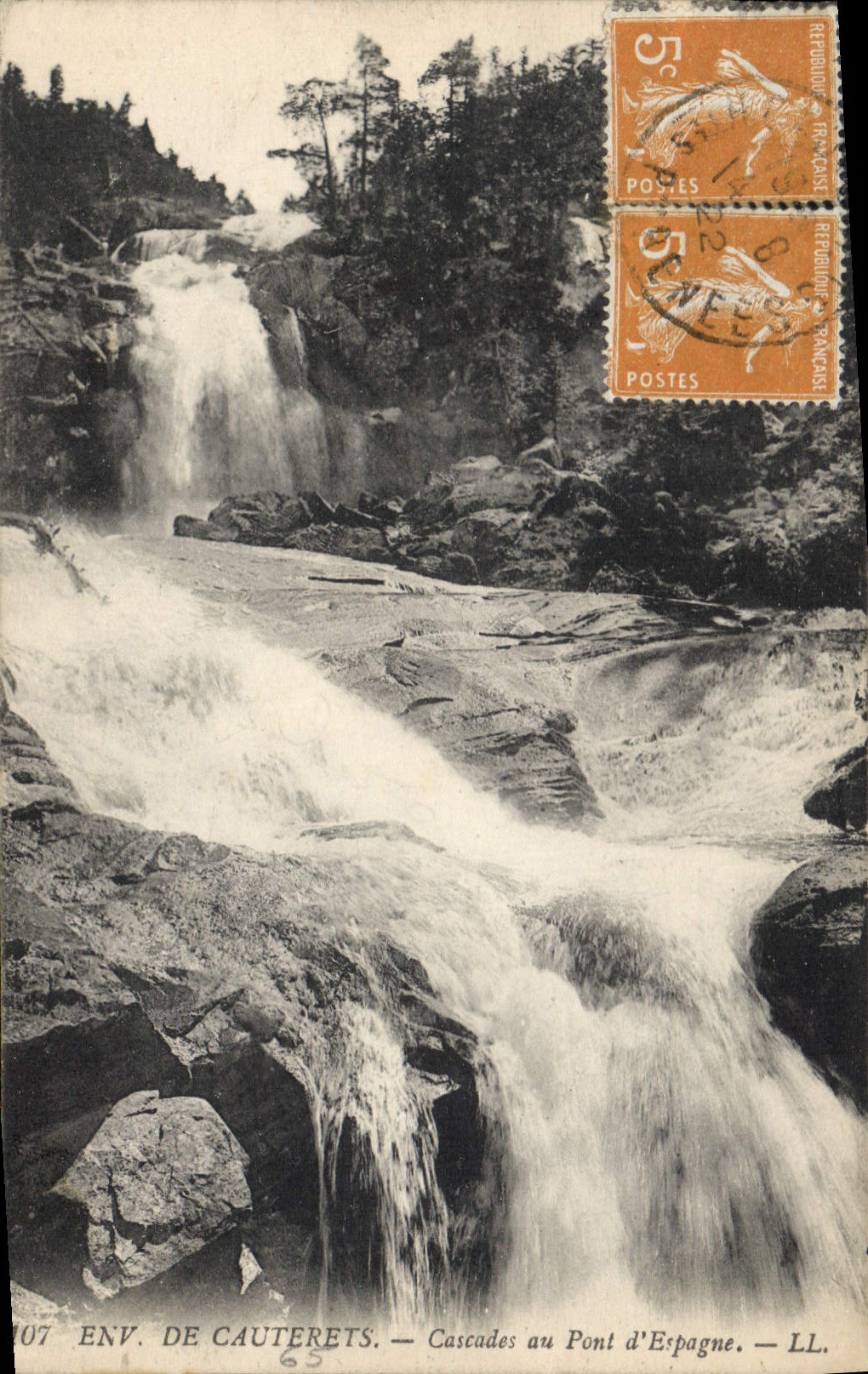 CPA Env de Cauterets Cascades au Pont d'Espagne 