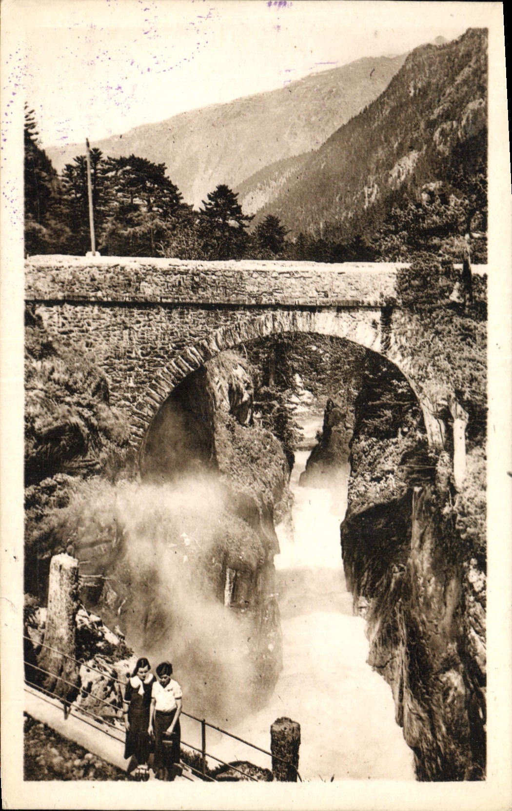 CPA Cauterets Le Pont d'Espagne 