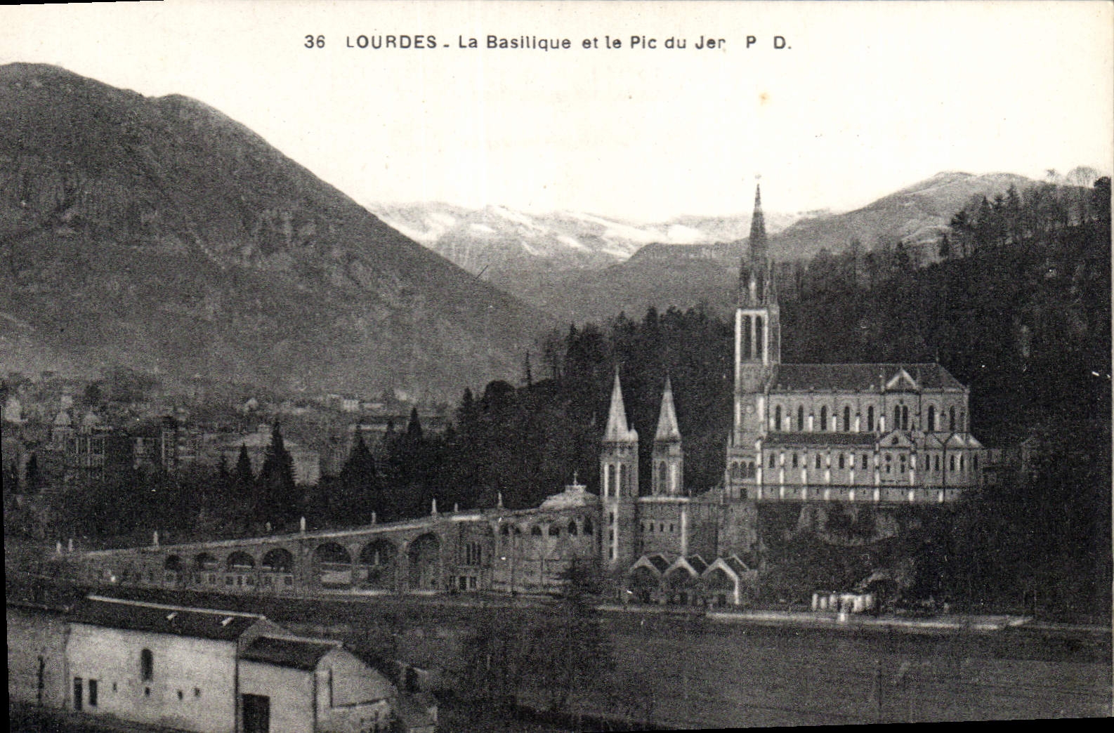 CPA Lourdes La Basilique et le Pic du Jer 