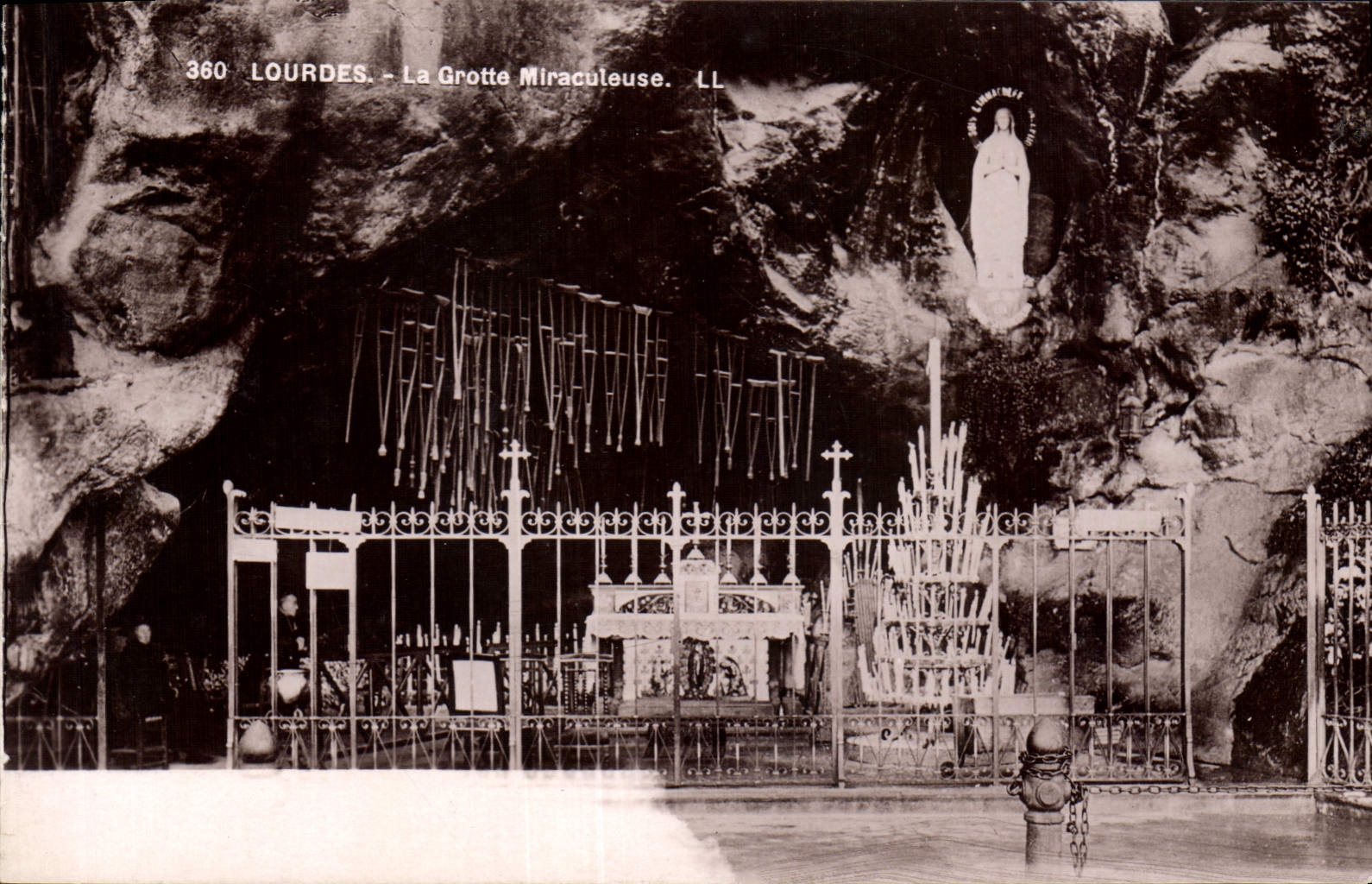 CPA Lourdes La Grotte Miraculeuse 