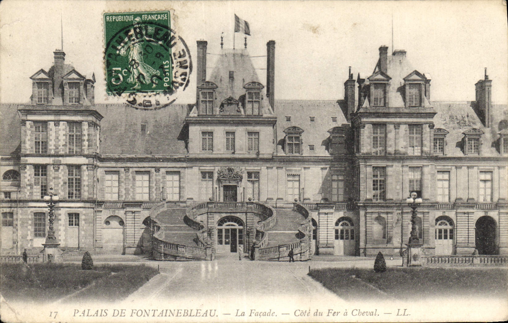 CPA Palais de Fontainebleau  La Facade Cote du Fer a Cheval 