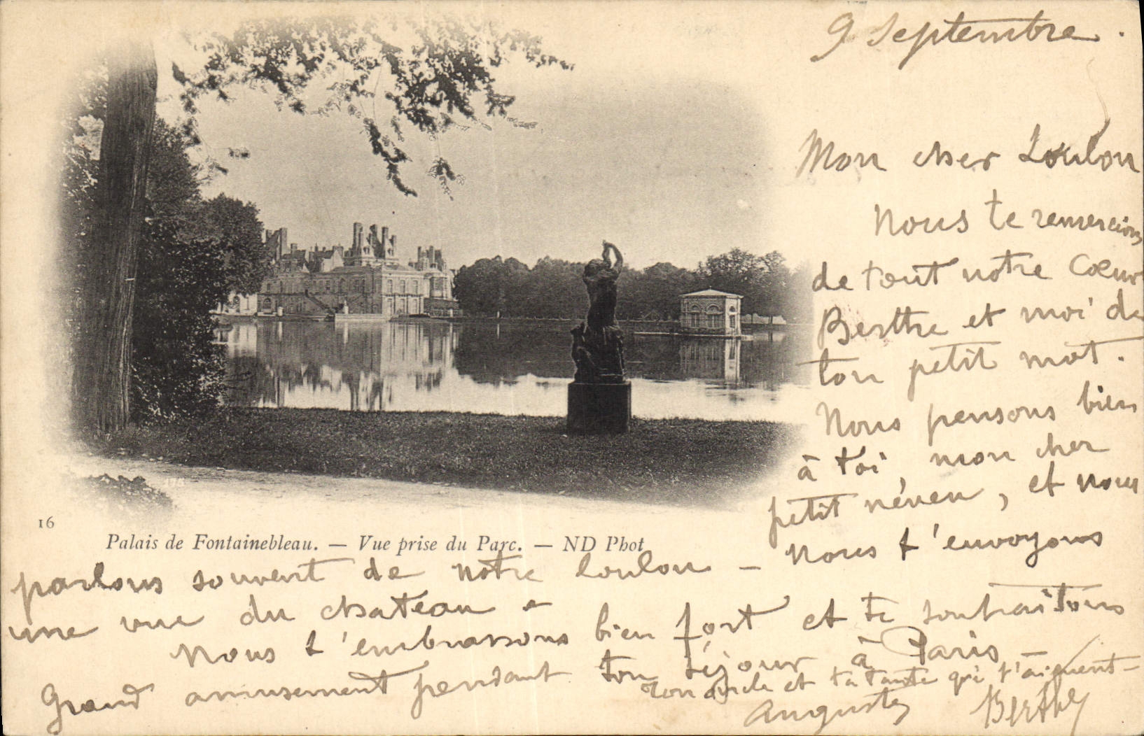 CPA Palais de Fontainebleau Vue prise du Parc 