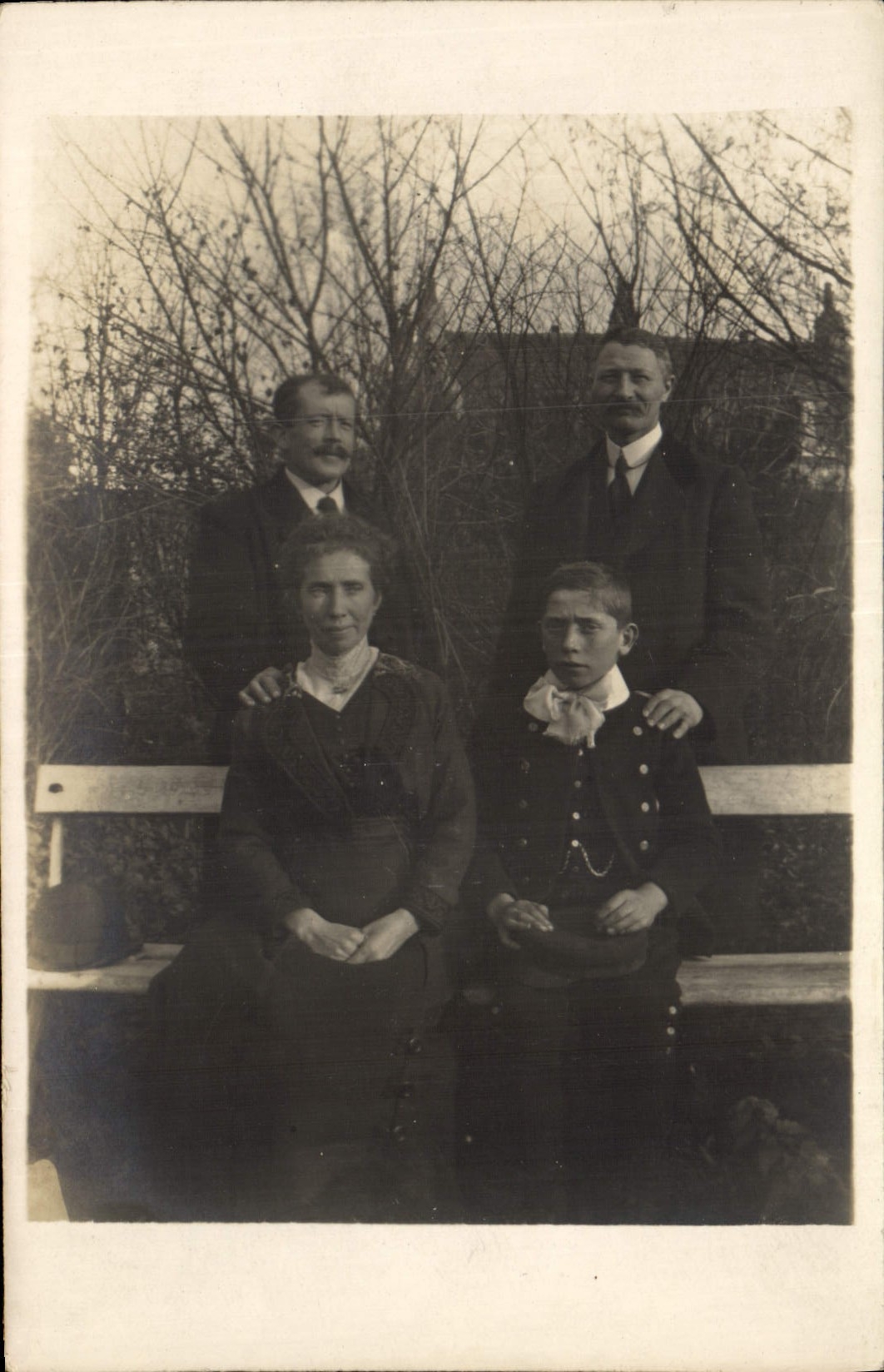 CARTE PHOTO Personnages