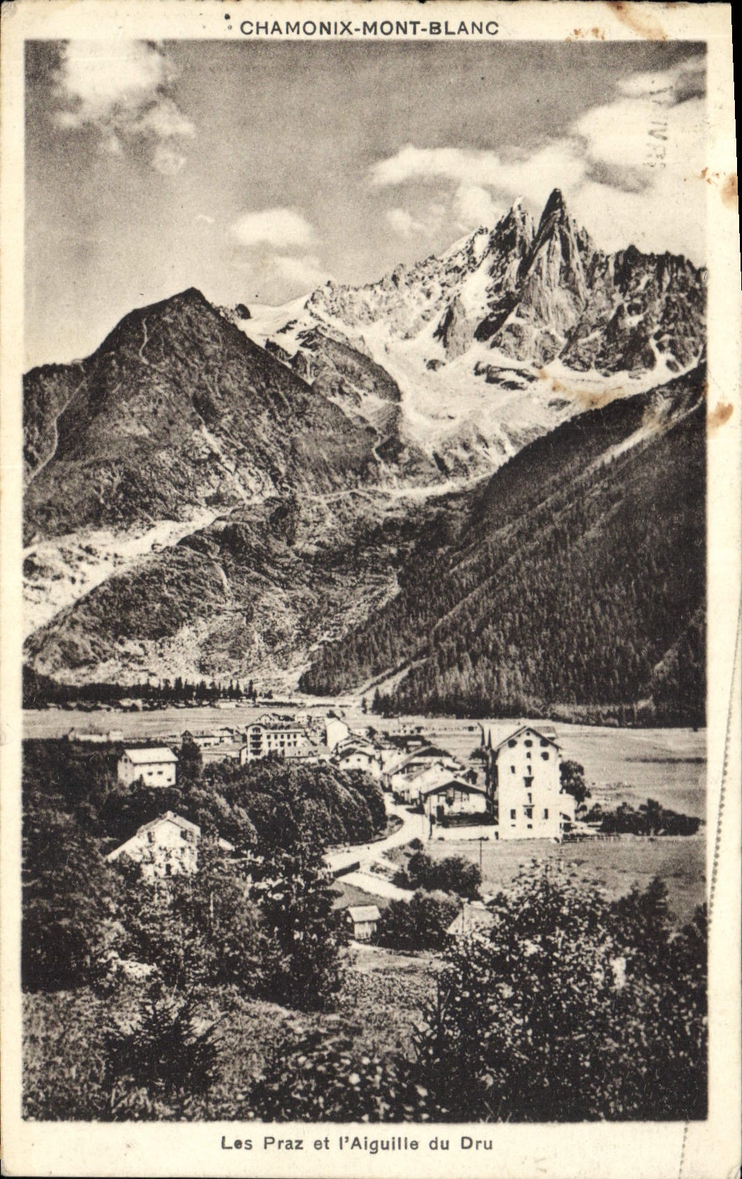 CPA Chamonix Mont Blanc Les Praz et l'Aiguille du Dru 