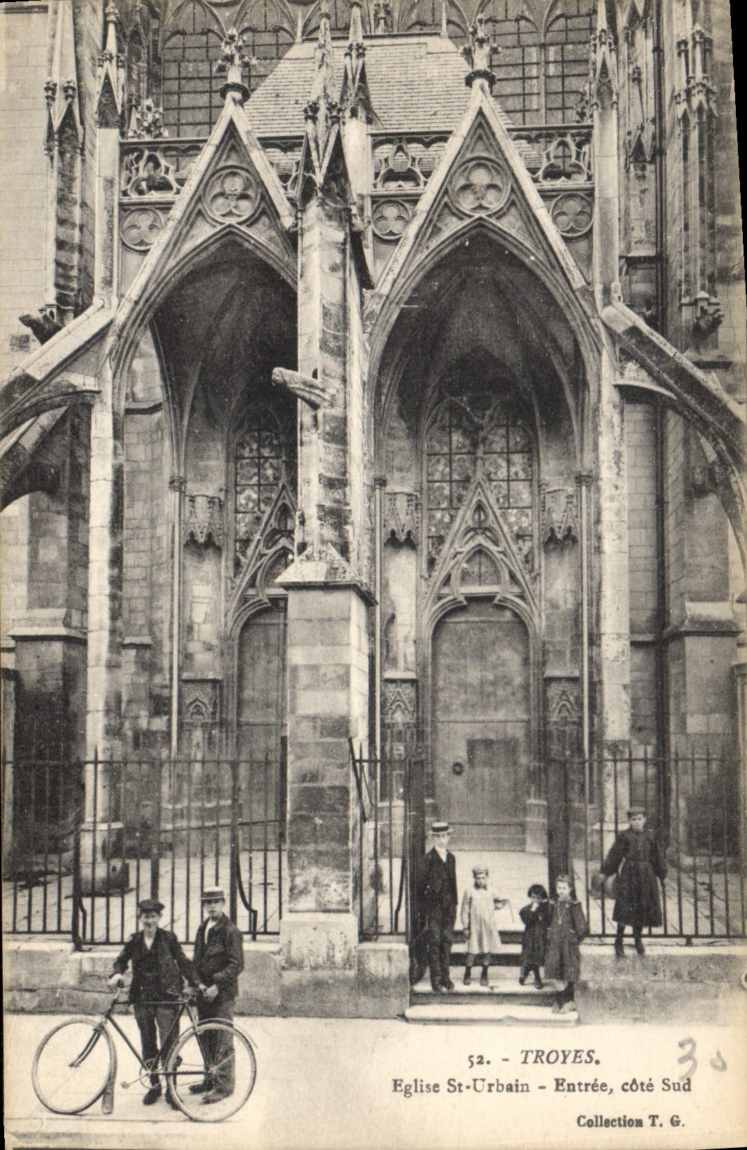 CPA Troyes Eglise St Urbain Entree Cote Sud Velo Cycle