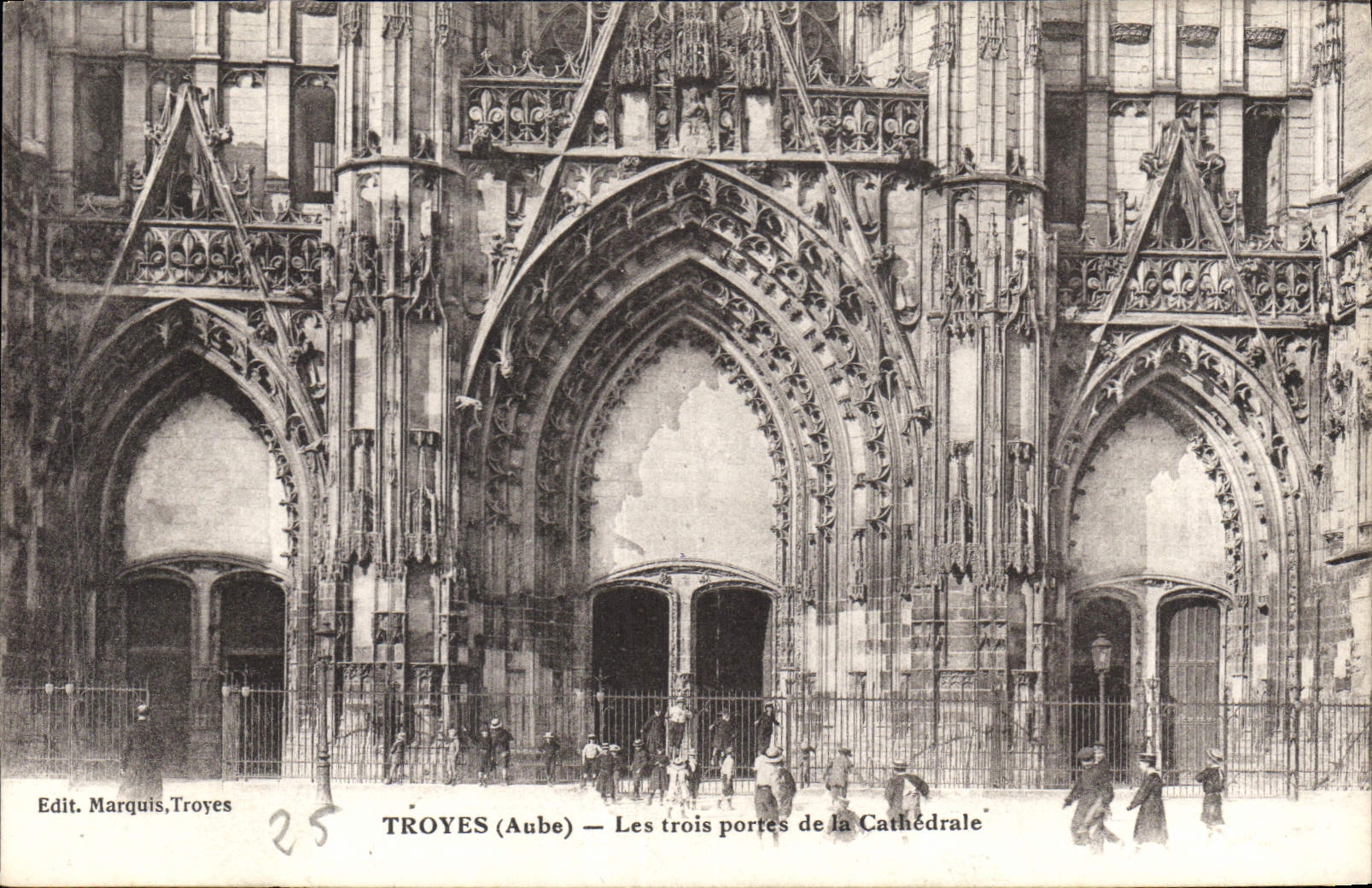 CPA Troyes Aube Les Trois Portes de la Cathedrale 